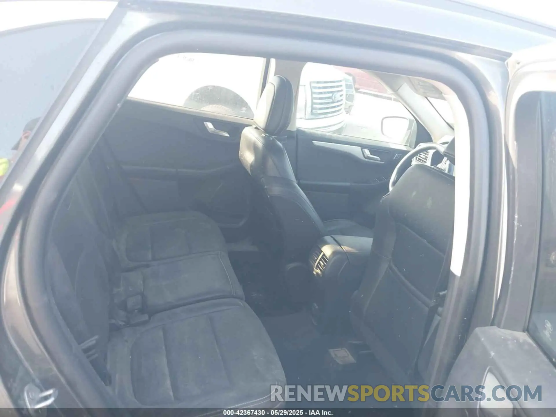 8 Photograph of a damaged car 1FMCU0H63LUA75262 FORD ESCAPE 2020