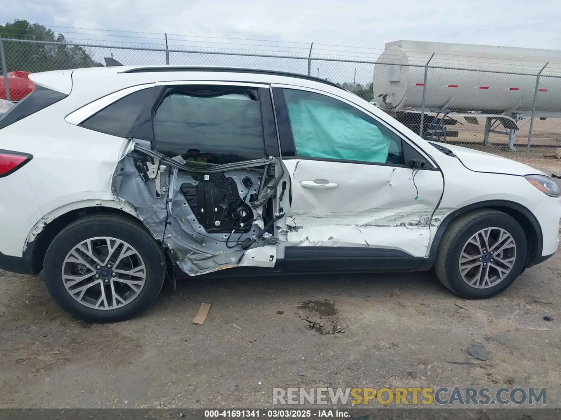 14 Photograph of a damaged car 1FMCU0H63LUB08437 FORD ESCAPE 2020