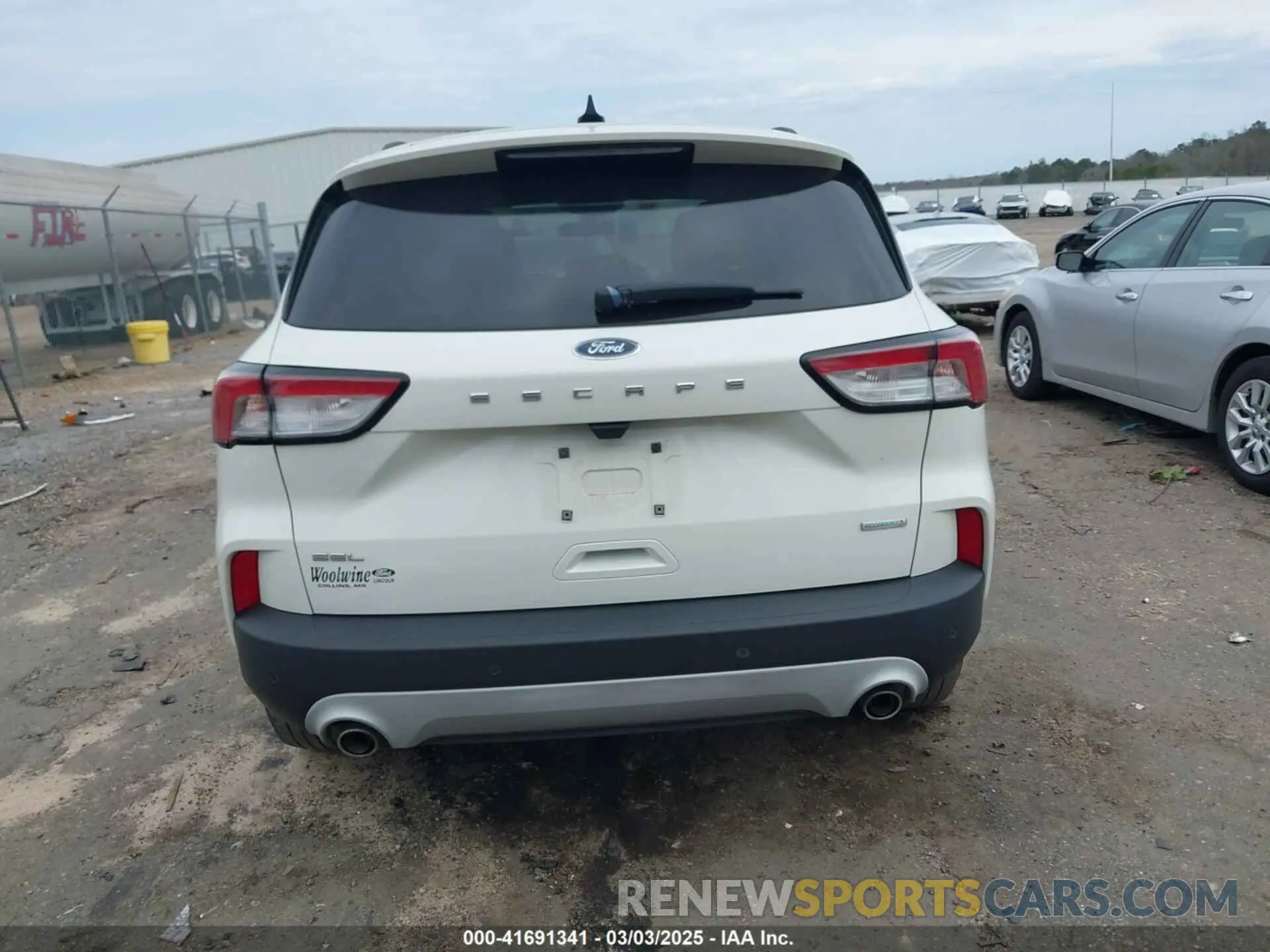 17 Photograph of a damaged car 1FMCU0H63LUB08437 FORD ESCAPE 2020