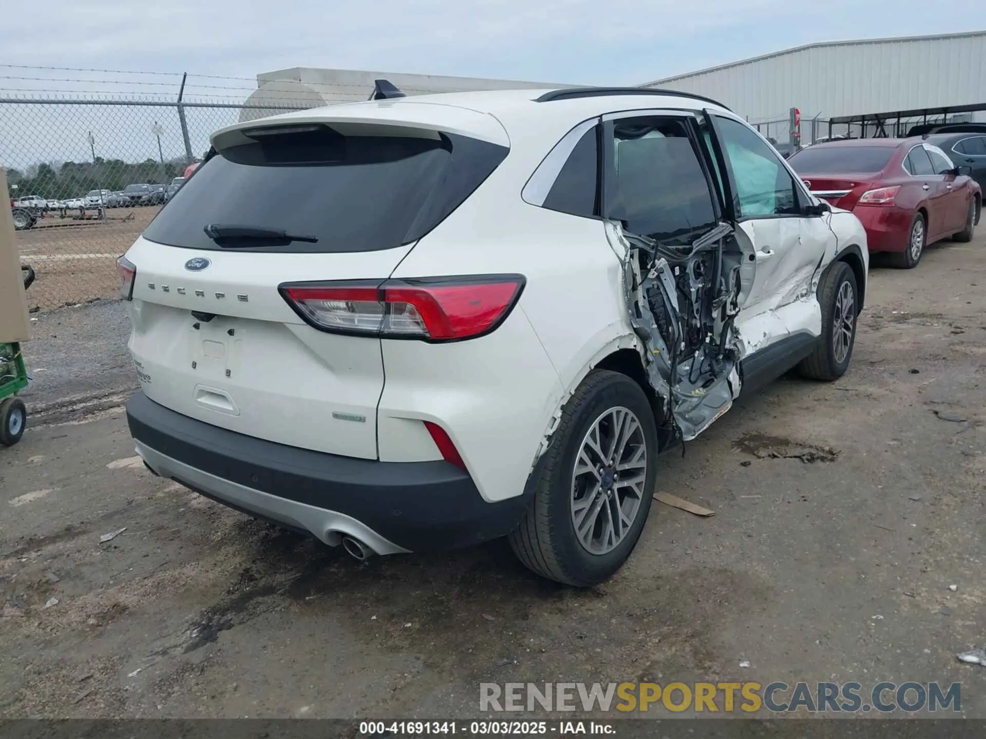 4 Photograph of a damaged car 1FMCU0H63LUB08437 FORD ESCAPE 2020