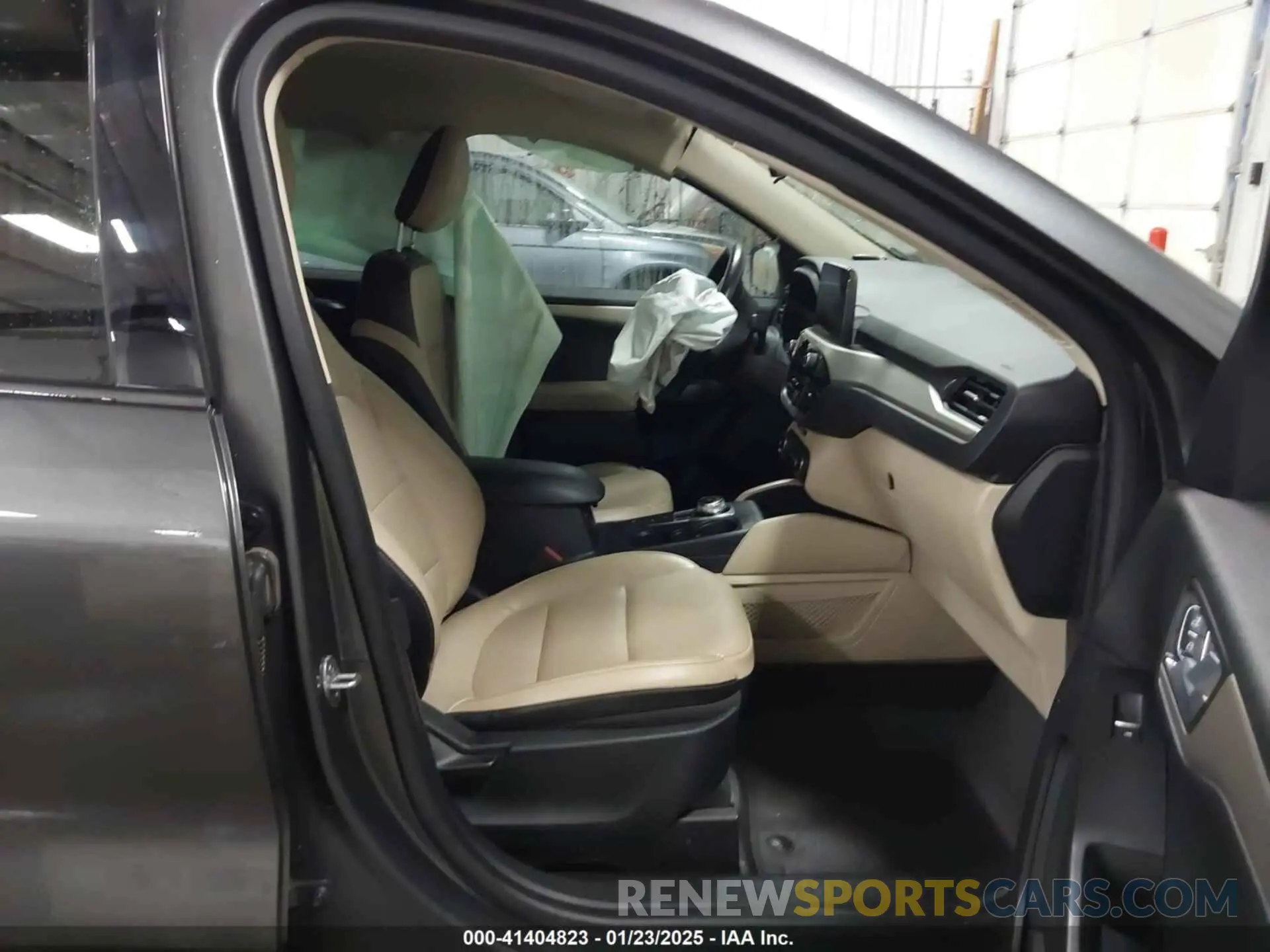 5 Photograph of a damaged car 1FMCU0H63LUB42717 FORD ESCAPE 2020