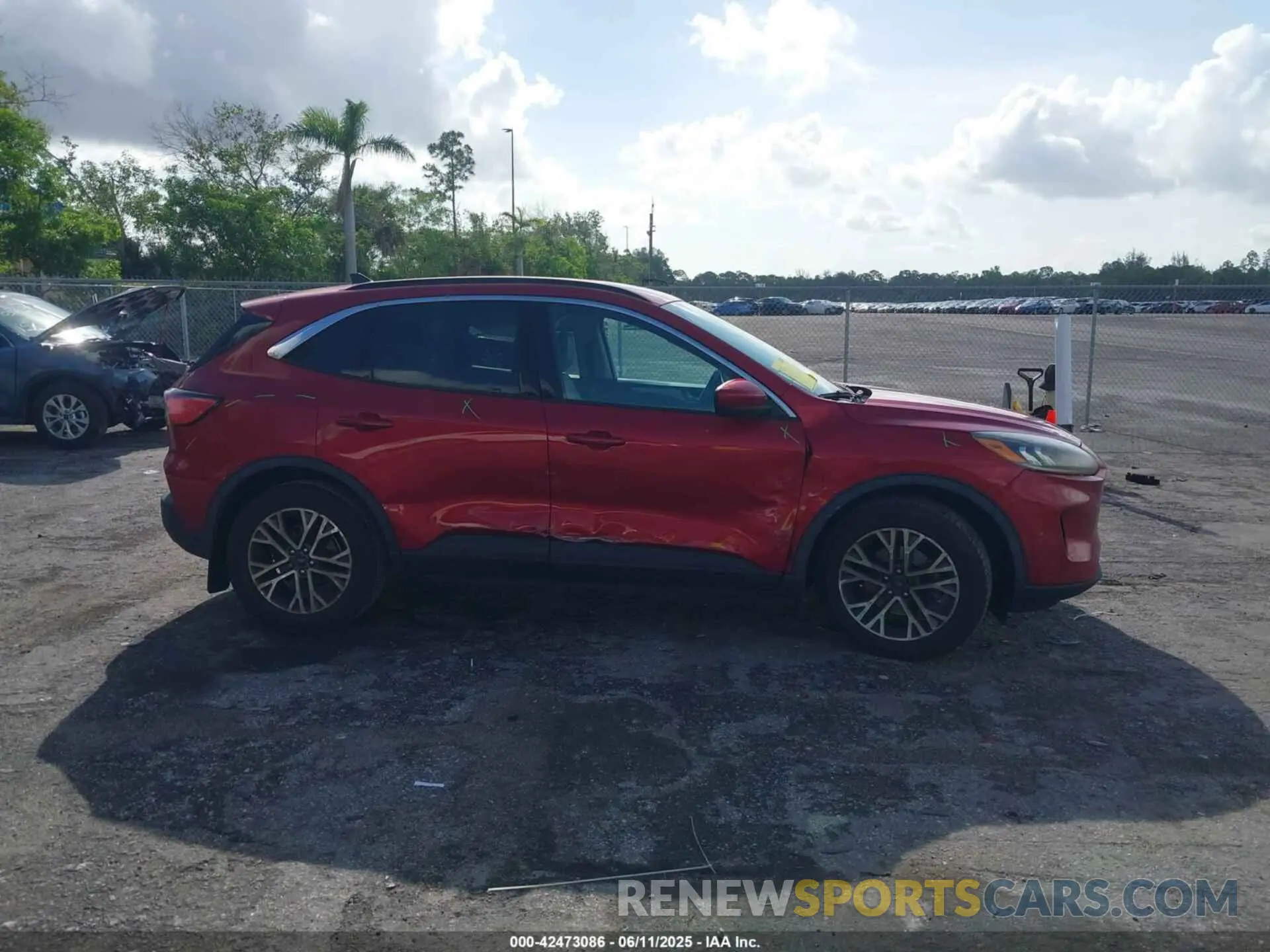 13 Photograph of a damaged car 1FMCU0H63LUB57993 FORD ESCAPE 2020