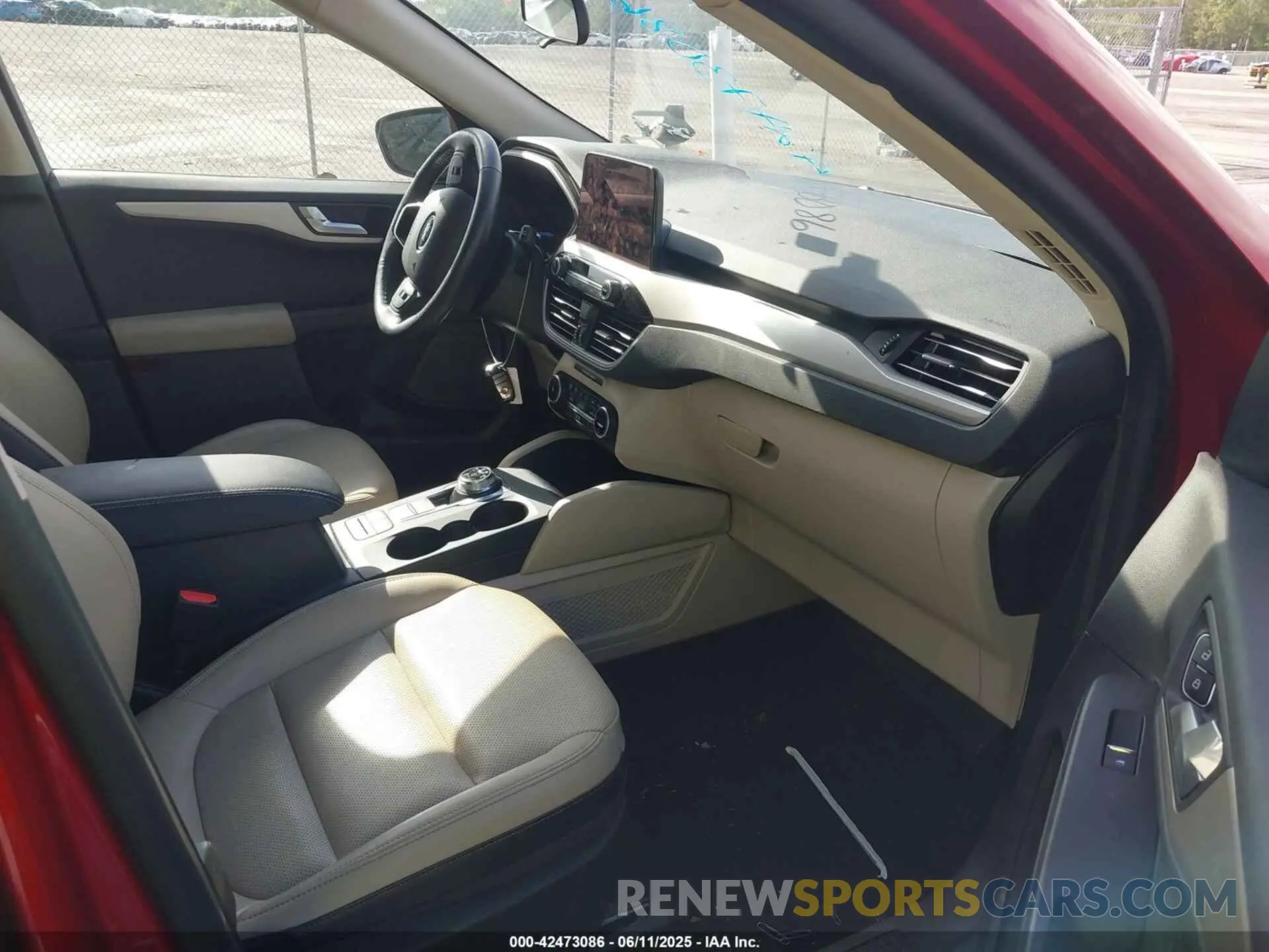 5 Photograph of a damaged car 1FMCU0H63LUB57993 FORD ESCAPE 2020