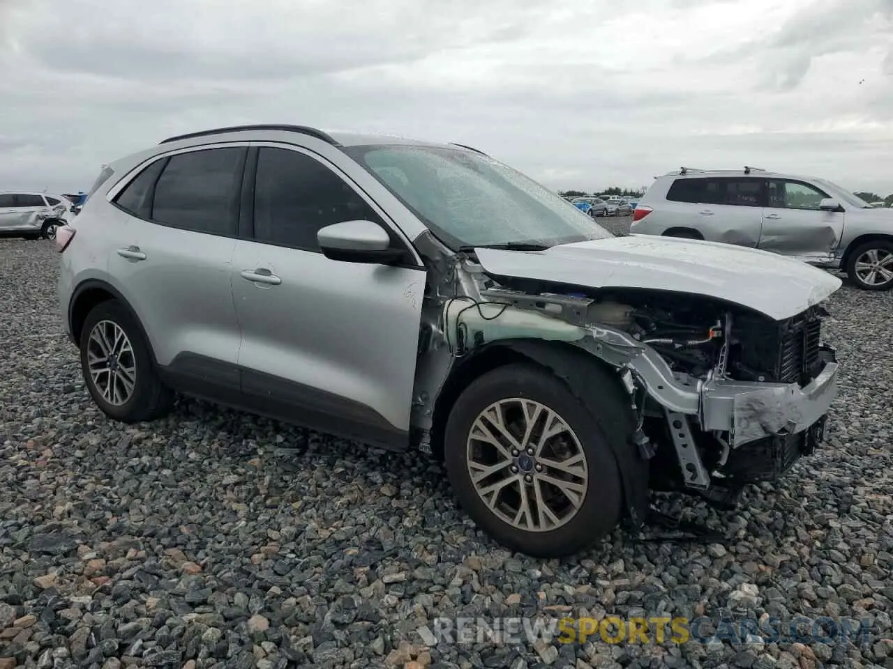 4 Photograph of a damaged car 1FMCU0H64LUC75325 FORD ESCAPE 2020