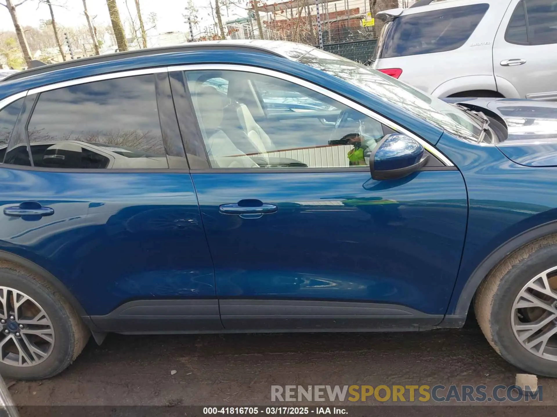13 Photograph of a damaged car 1FMCU0H65LUB59373 FORD ESCAPE 2020