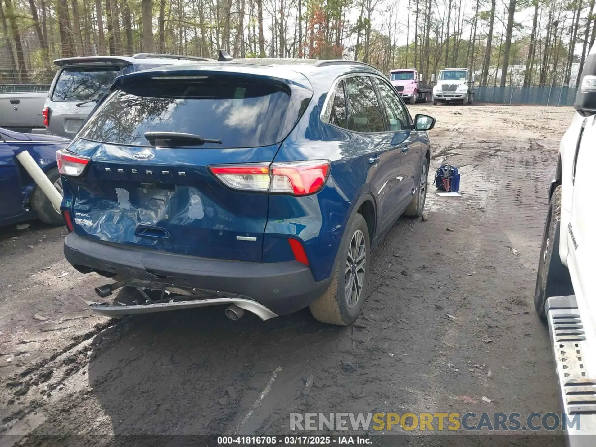 4 Photograph of a damaged car 1FMCU0H65LUB59373 FORD ESCAPE 2020