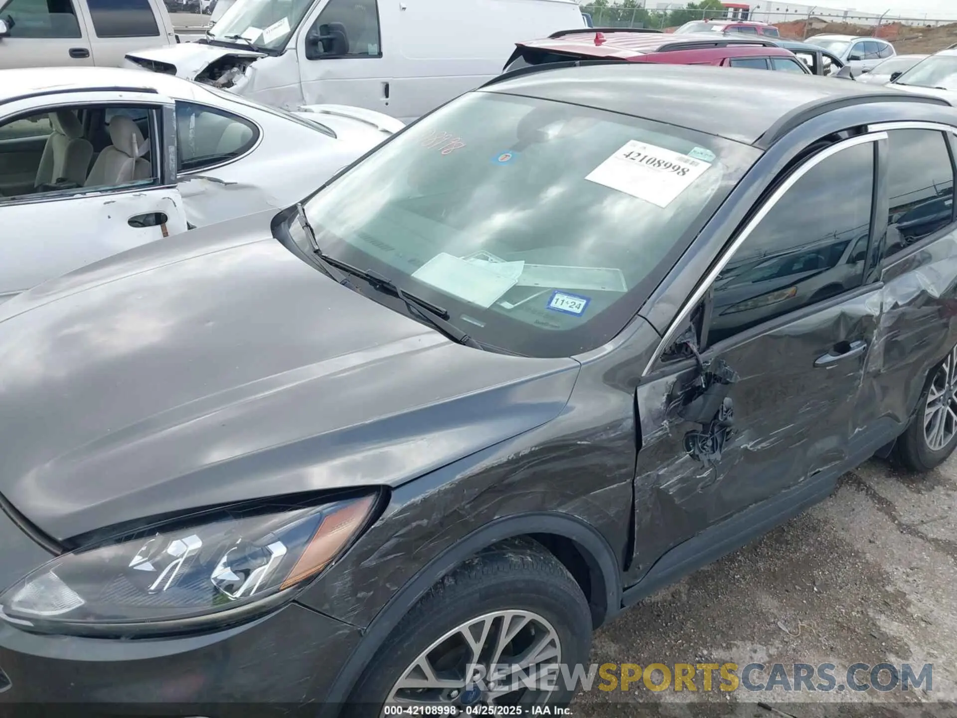 18 Photograph of a damaged car 1FMCU0H65LUB65772 FORD ESCAPE 2020