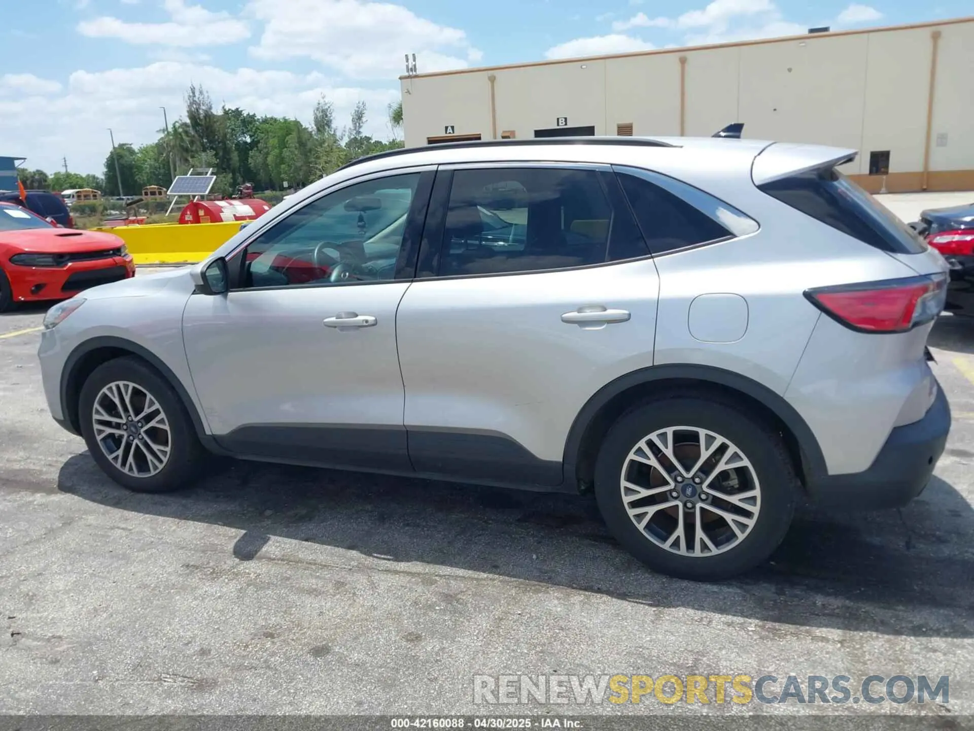 13 Photograph of a damaged car 1FMCU0H66LUA81380 FORD ESCAPE 2020