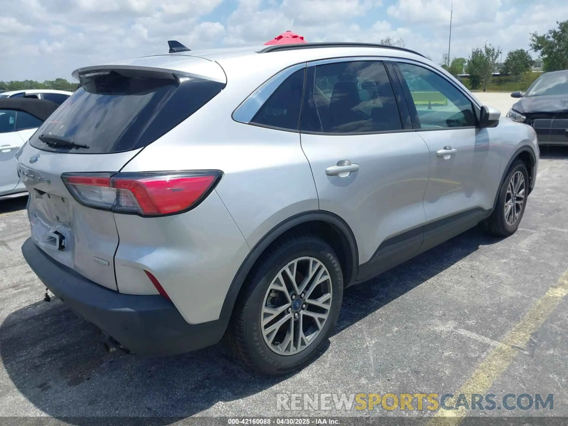 4 Photograph of a damaged car 1FMCU0H66LUA81380 FORD ESCAPE 2020