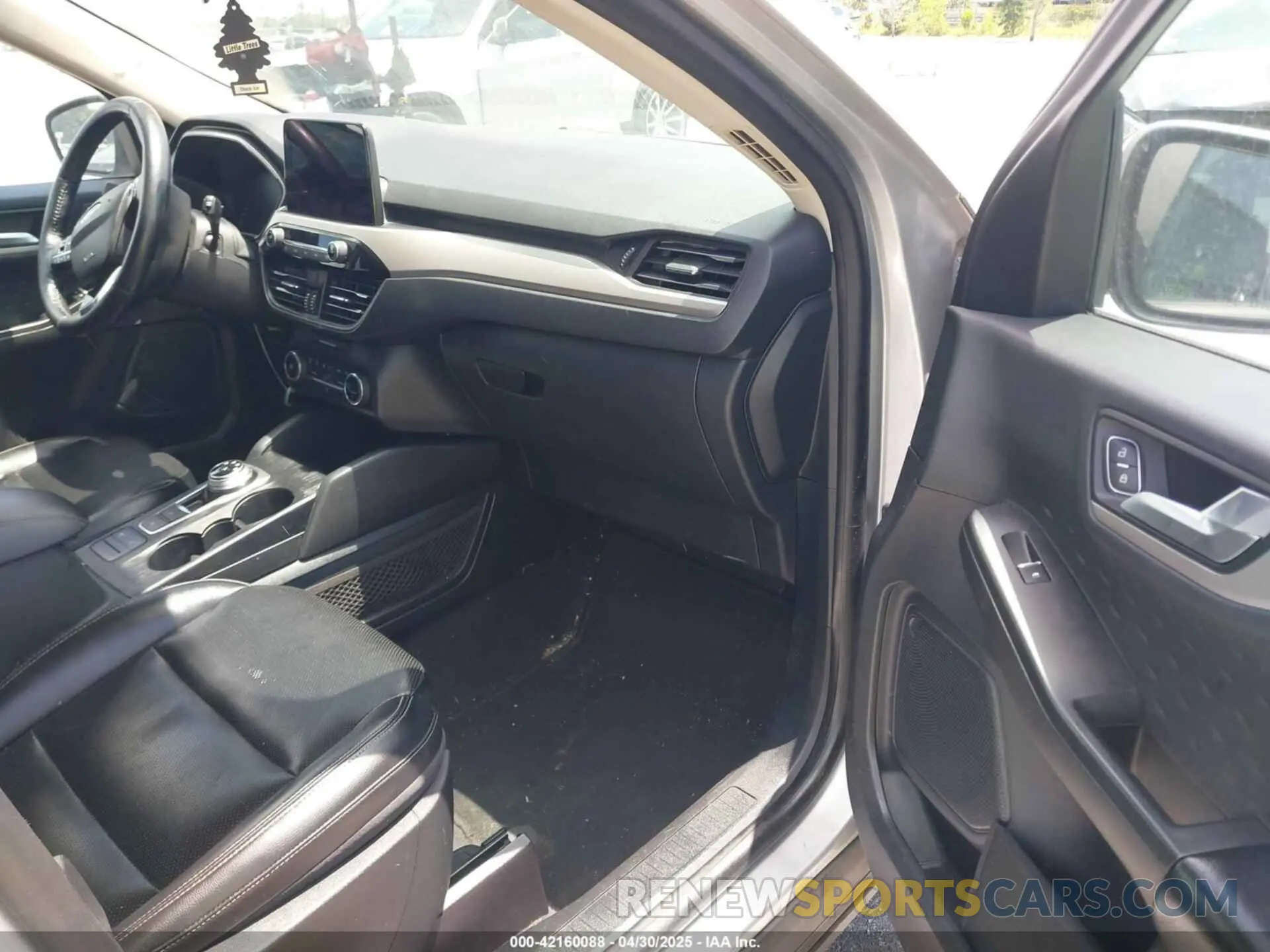 5 Photograph of a damaged car 1FMCU0H66LUA81380 FORD ESCAPE 2020