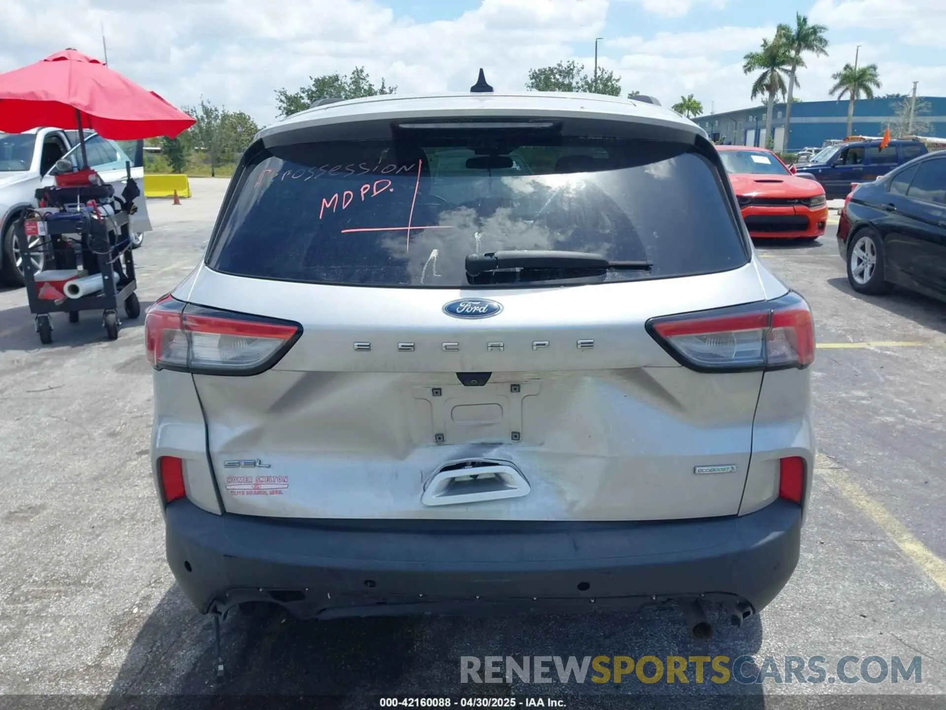 6 Photograph of a damaged car 1FMCU0H66LUA81380 FORD ESCAPE 2020
