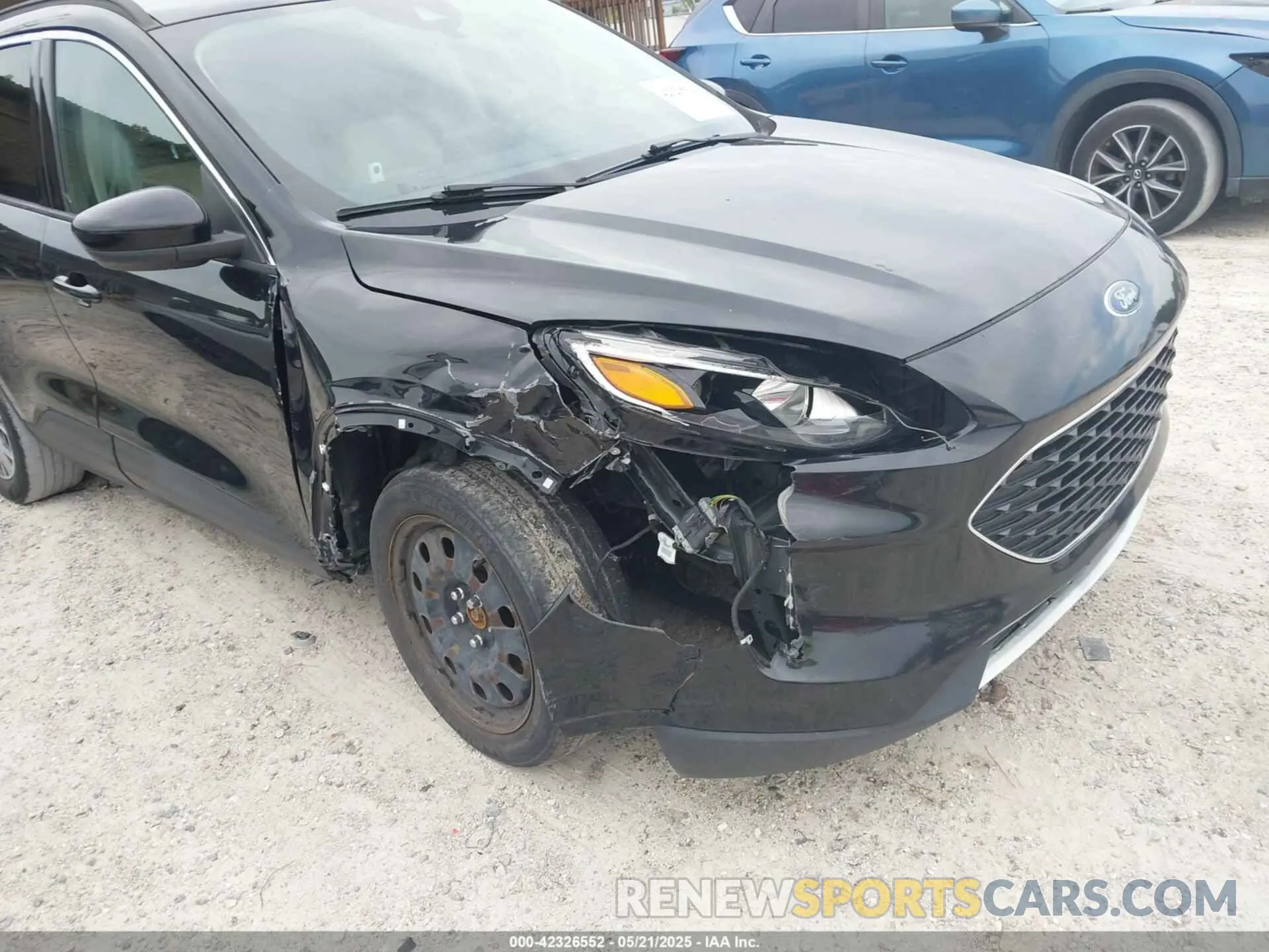 6 Photograph of a damaged car 1FMCU0H66LUB10277 FORD ESCAPE 2020