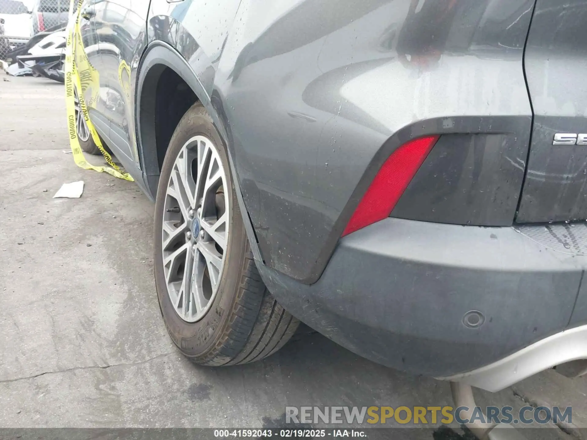 6 Photograph of a damaged car 1FMCU0H66LUB69653 FORD ESCAPE 2020