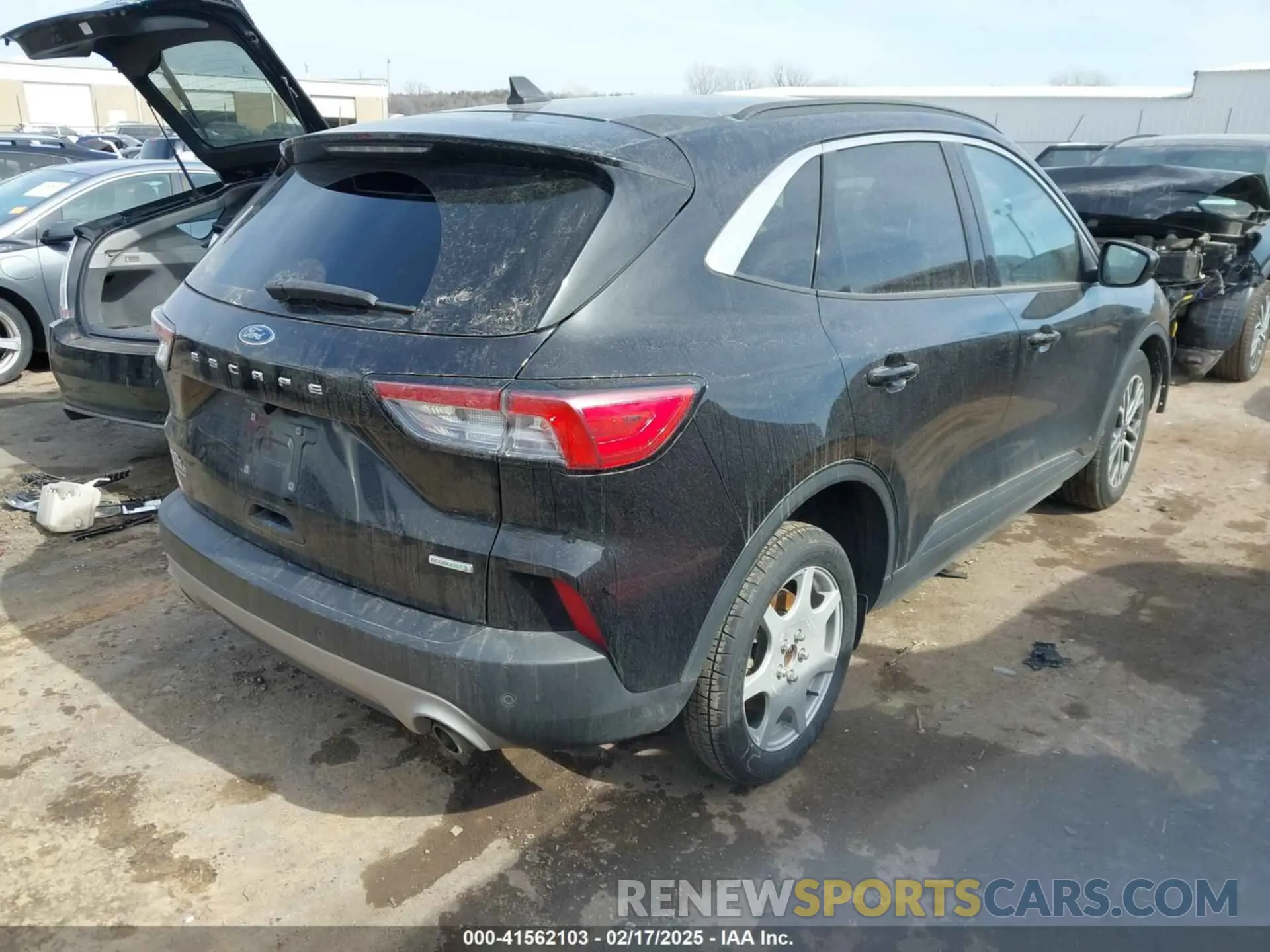 4 Photograph of a damaged car 1FMCU0H66LUC20195 FORD ESCAPE 2020