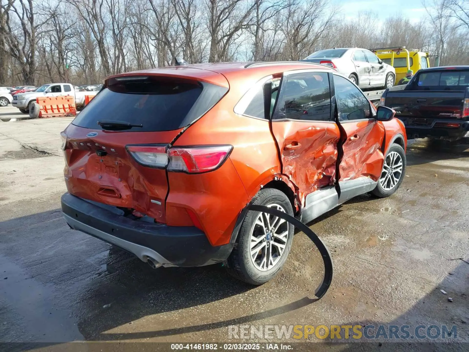4 Photograph of a damaged car 1FMCU0H67LUA30065 FORD ESCAPE 2020