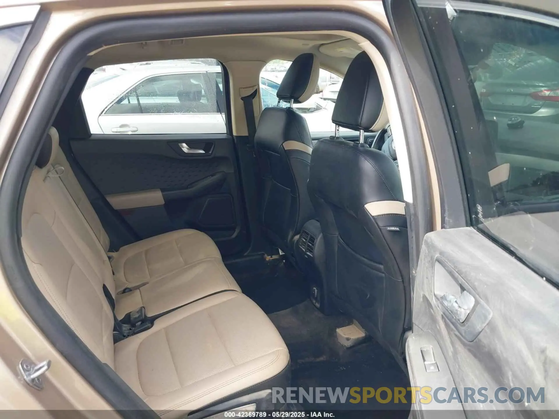 8 Photograph of a damaged car 1FMCU0H67LUA68444 FORD ESCAPE 2020