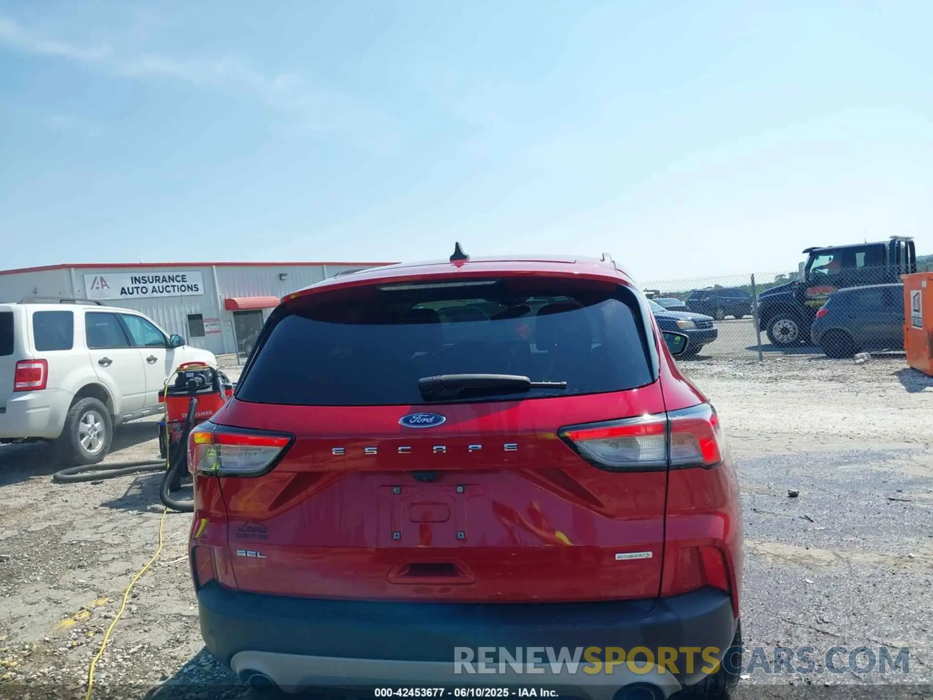 16 Photograph of a damaged car 1FMCU0H68LUB47072 FORD ESCAPE 2020