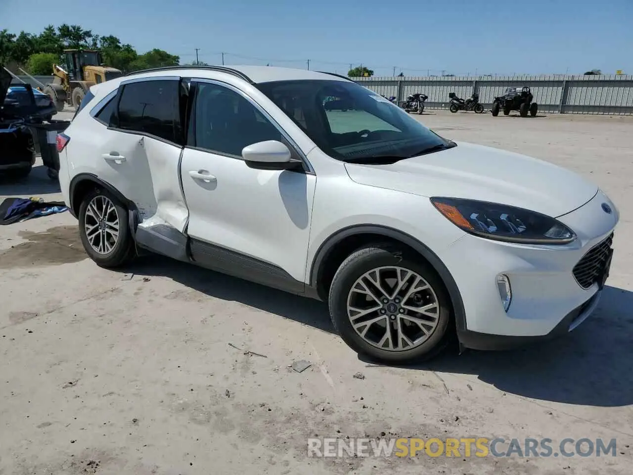 4 Photograph of a damaged car 1FMCU0H69LUA31315 FORD ESCAPE 2020