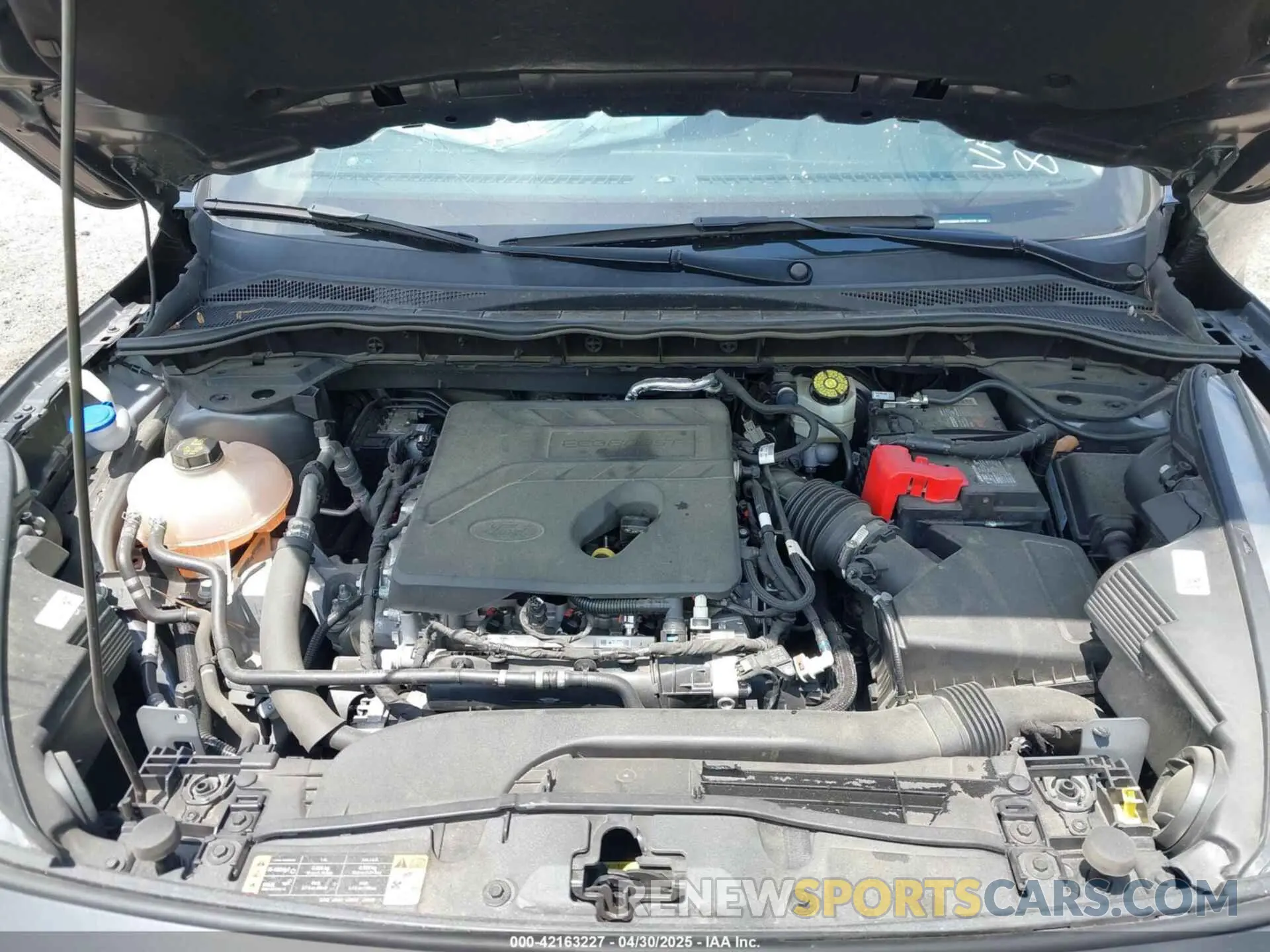 10 Photograph of a damaged car 1FMCU0H69LUB18115 FORD ESCAPE 2020