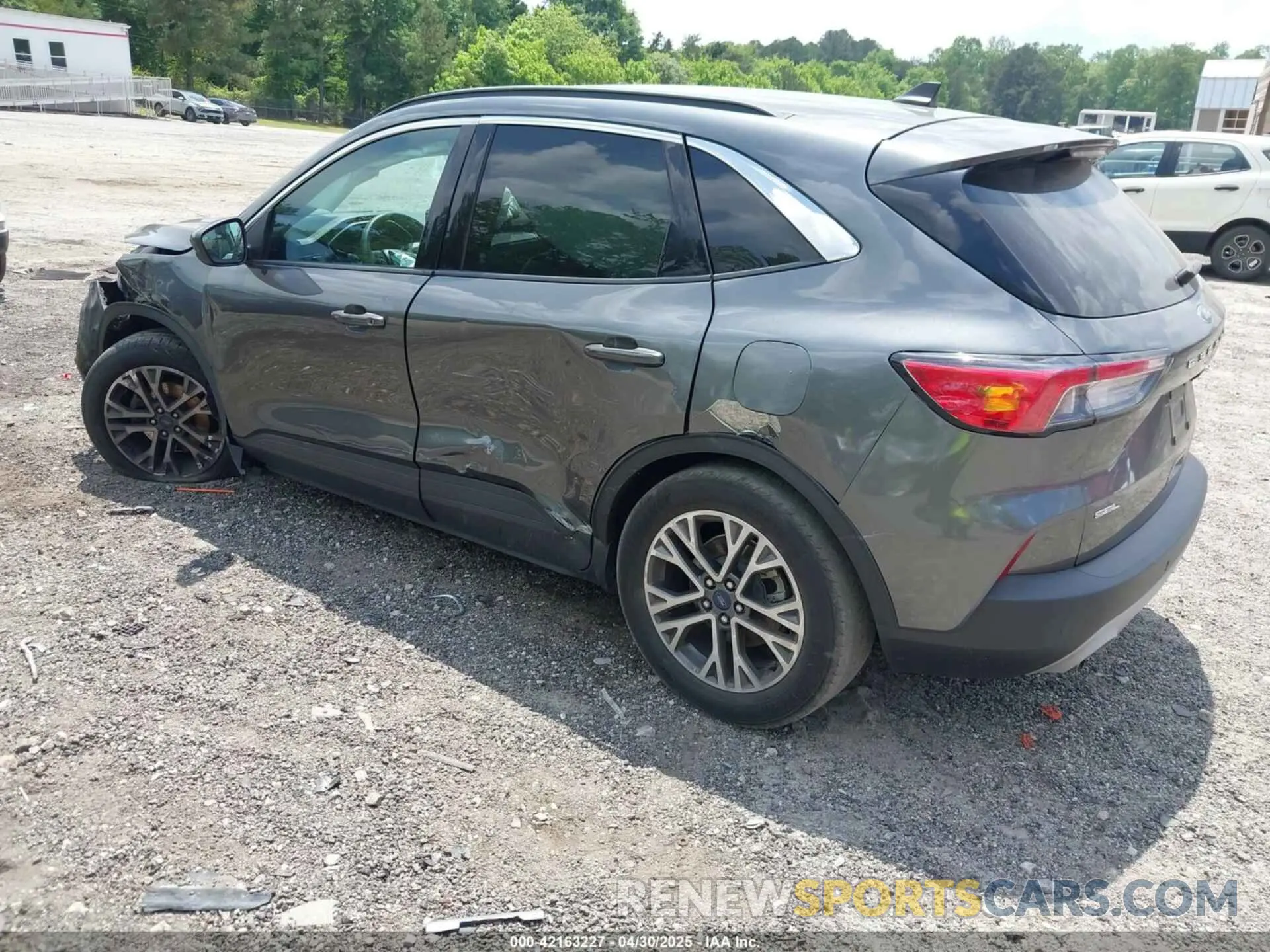 3 Photograph of a damaged car 1FMCU0H69LUB18115 FORD ESCAPE 2020