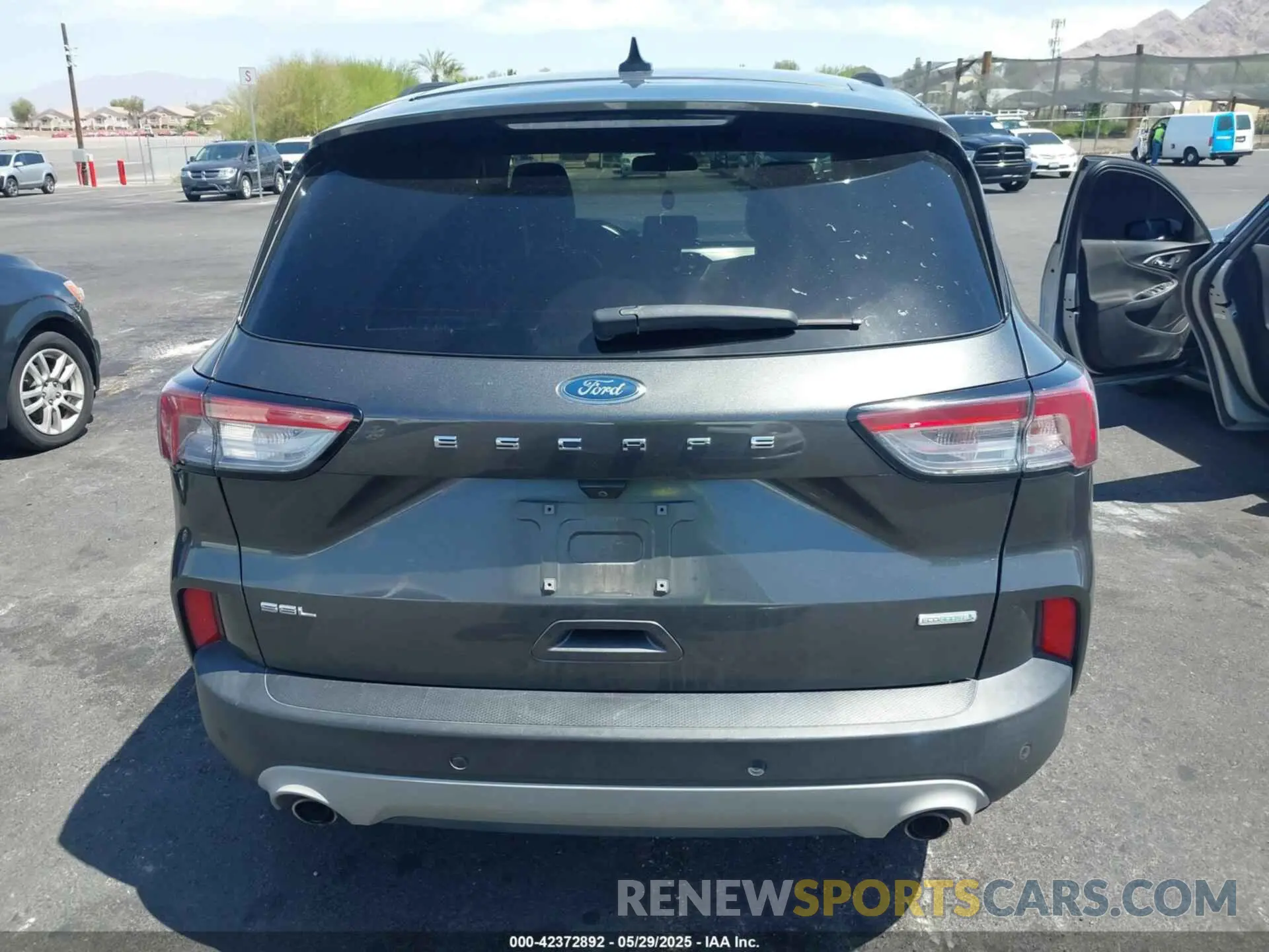 16 Photograph of a damaged car 1FMCU0H6XLUA58846 FORD ESCAPE 2020