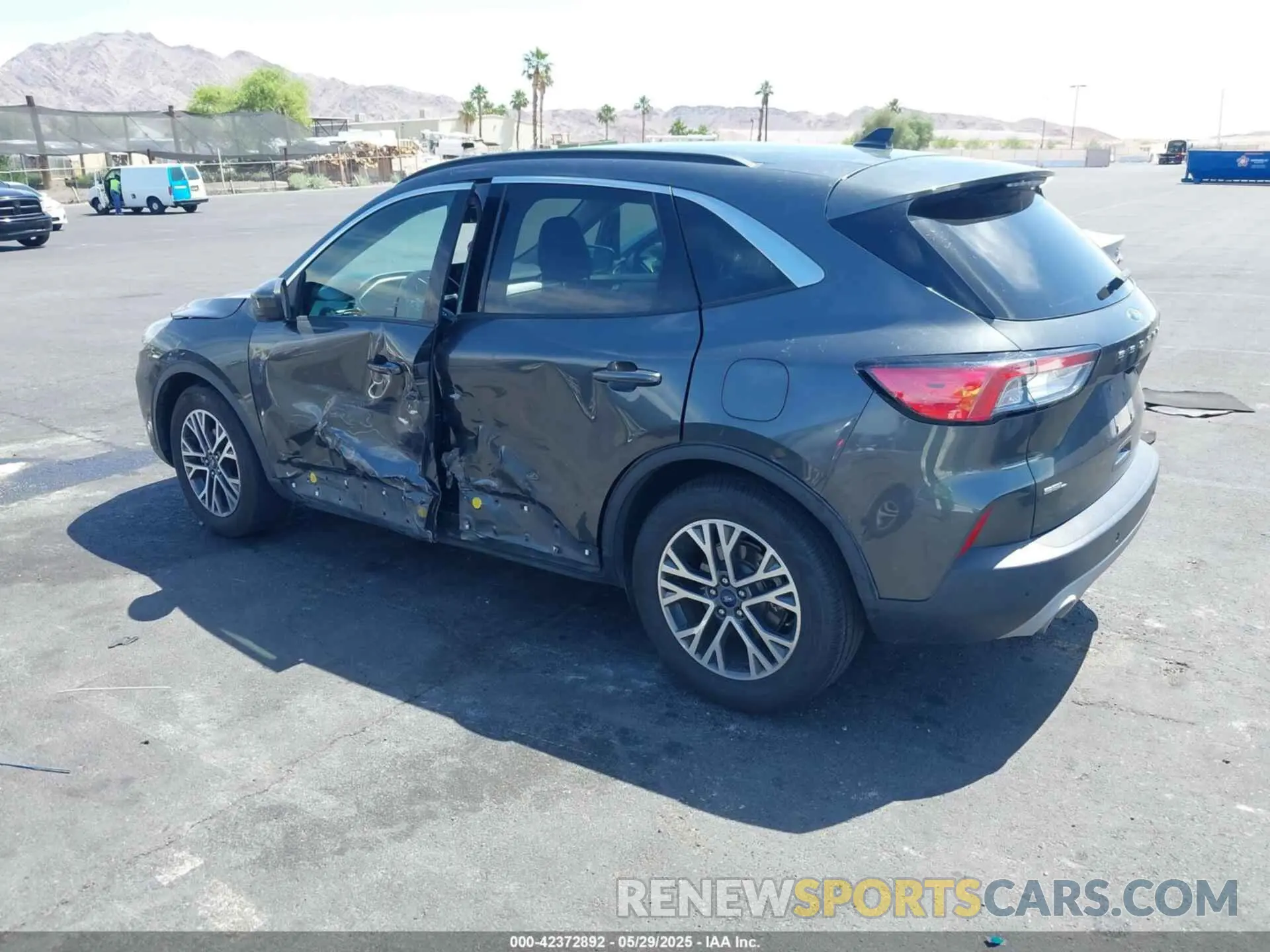 3 Photograph of a damaged car 1FMCU0H6XLUA58846 FORD ESCAPE 2020