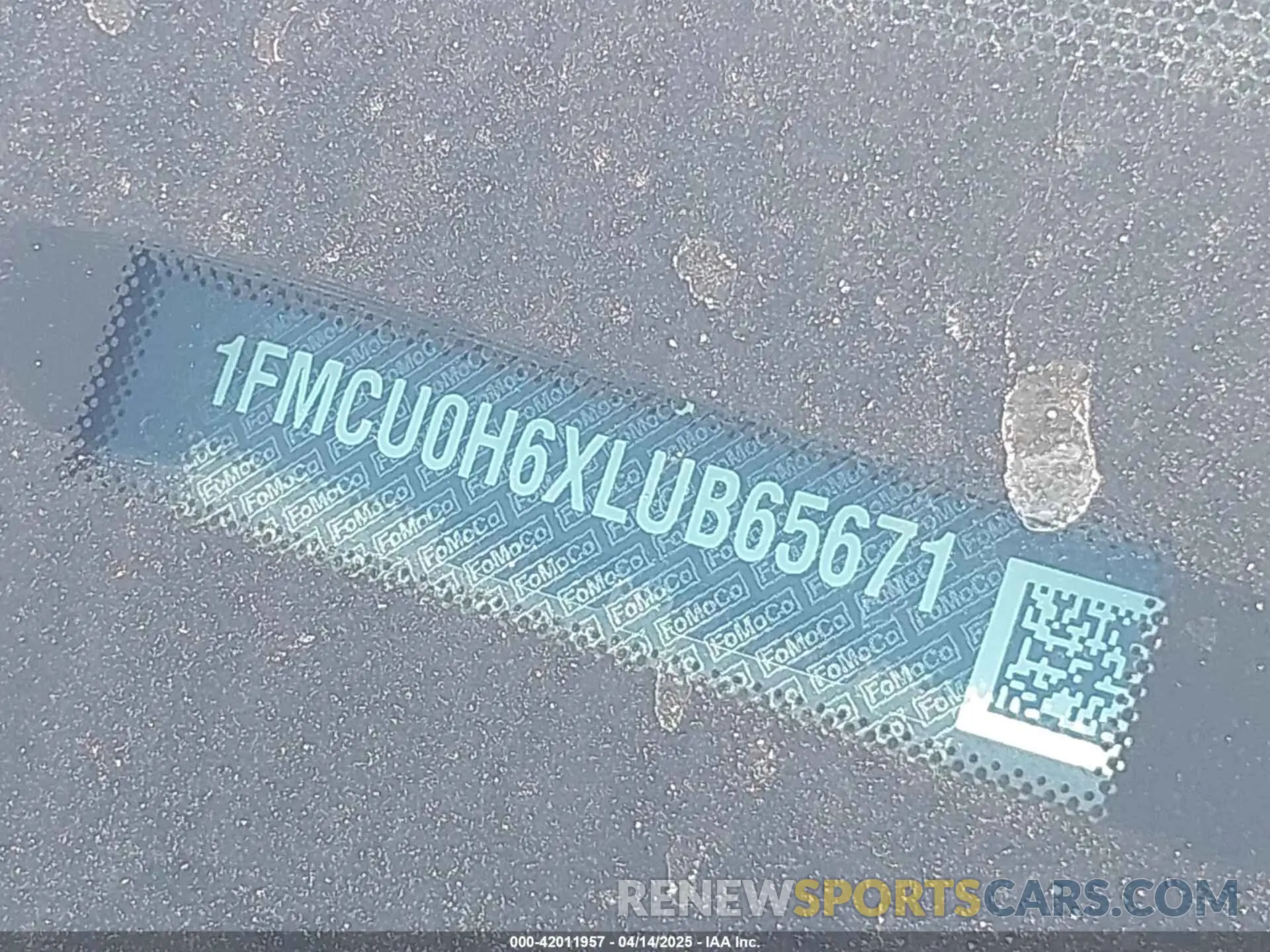 17 Photograph of a damaged car 1FMCU0H6XLUB65671 FORD ESCAPE 2020