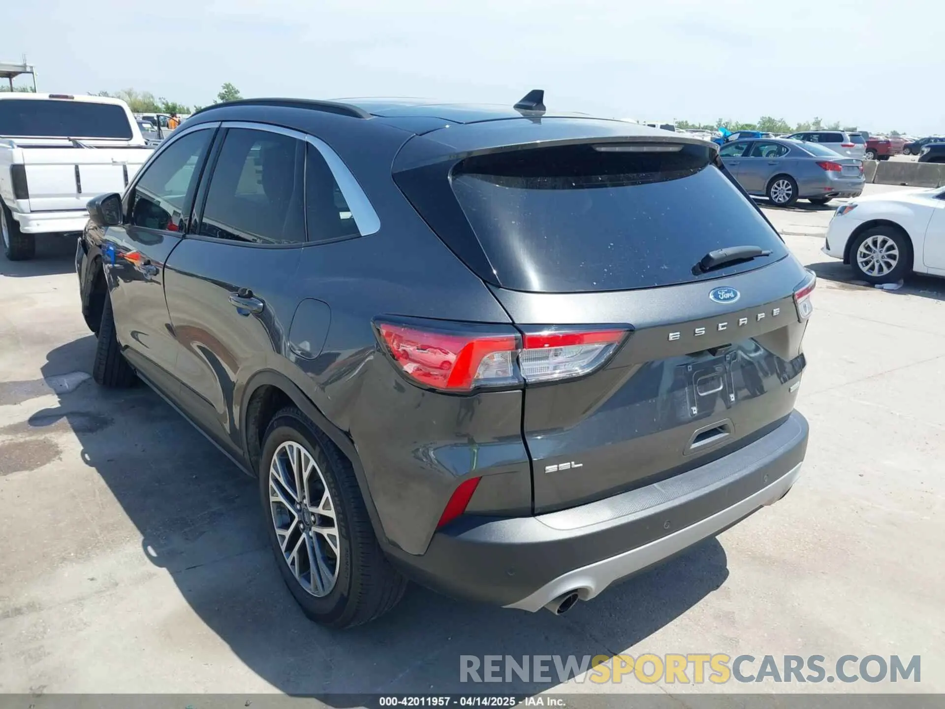 3 Photograph of a damaged car 1FMCU0H6XLUB65671 FORD ESCAPE 2020