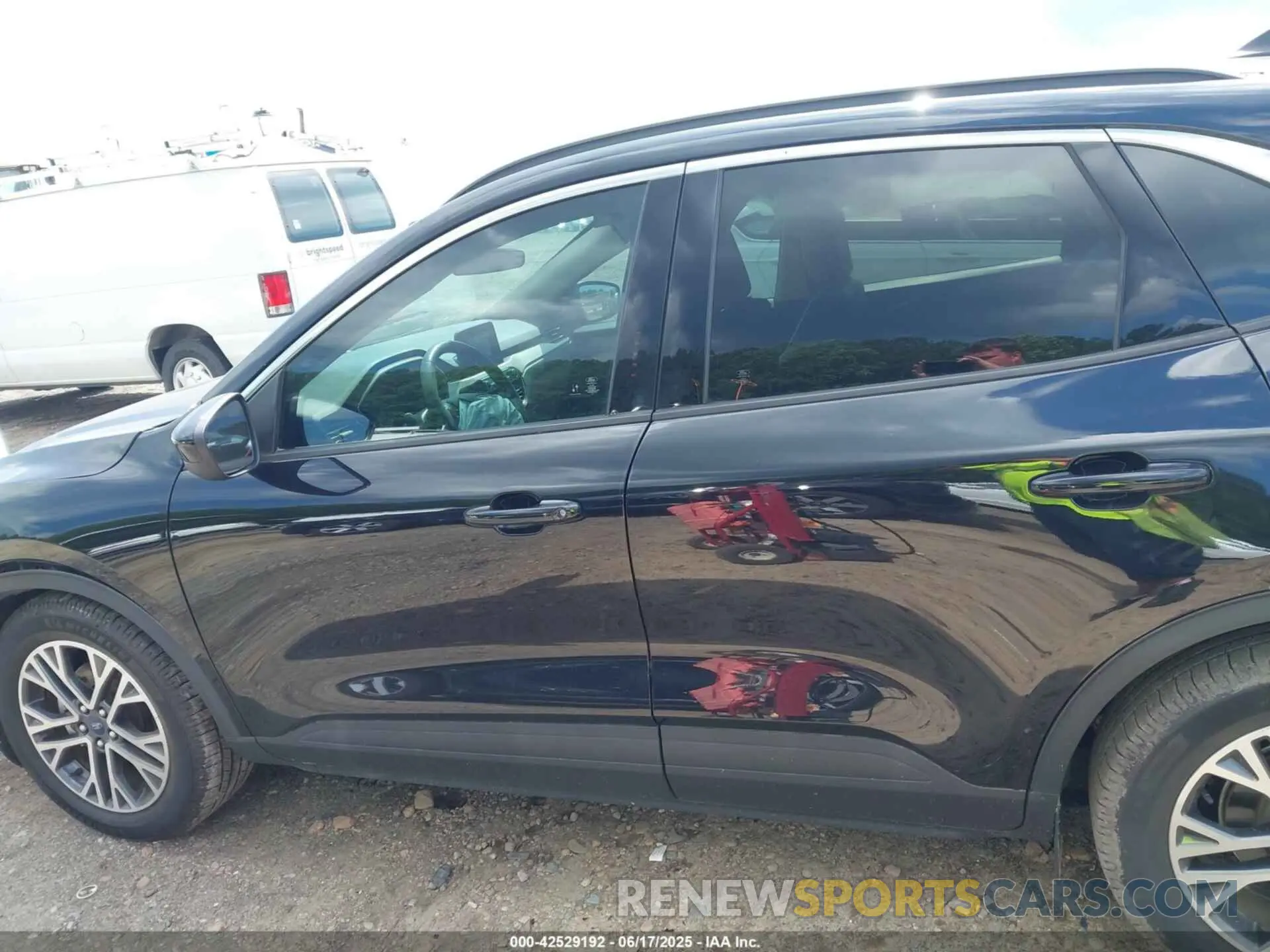 15 Photograph of a damaged car 1FMCU0H6XLUC73739 FORD ESCAPE 2020