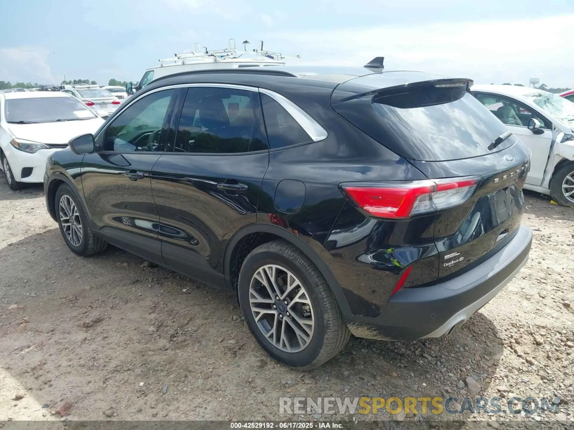 3 Photograph of a damaged car 1FMCU0H6XLUC73739 FORD ESCAPE 2020