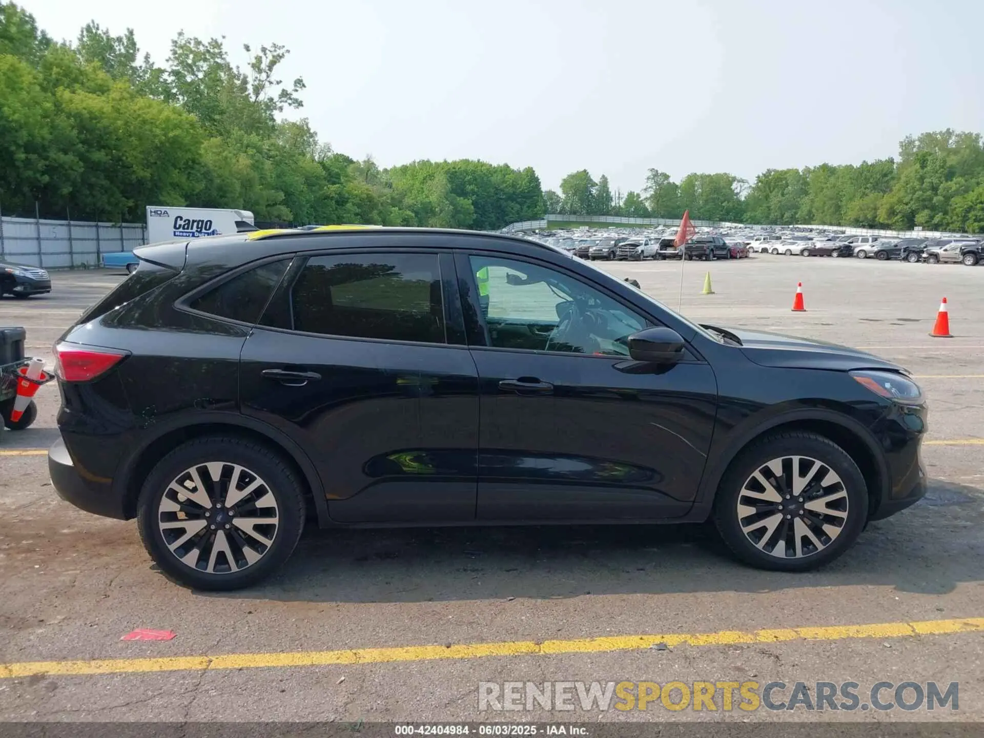 13 Photograph of a damaged car 1FMCU9BZ4LUC25970 FORD ESCAPE 2020