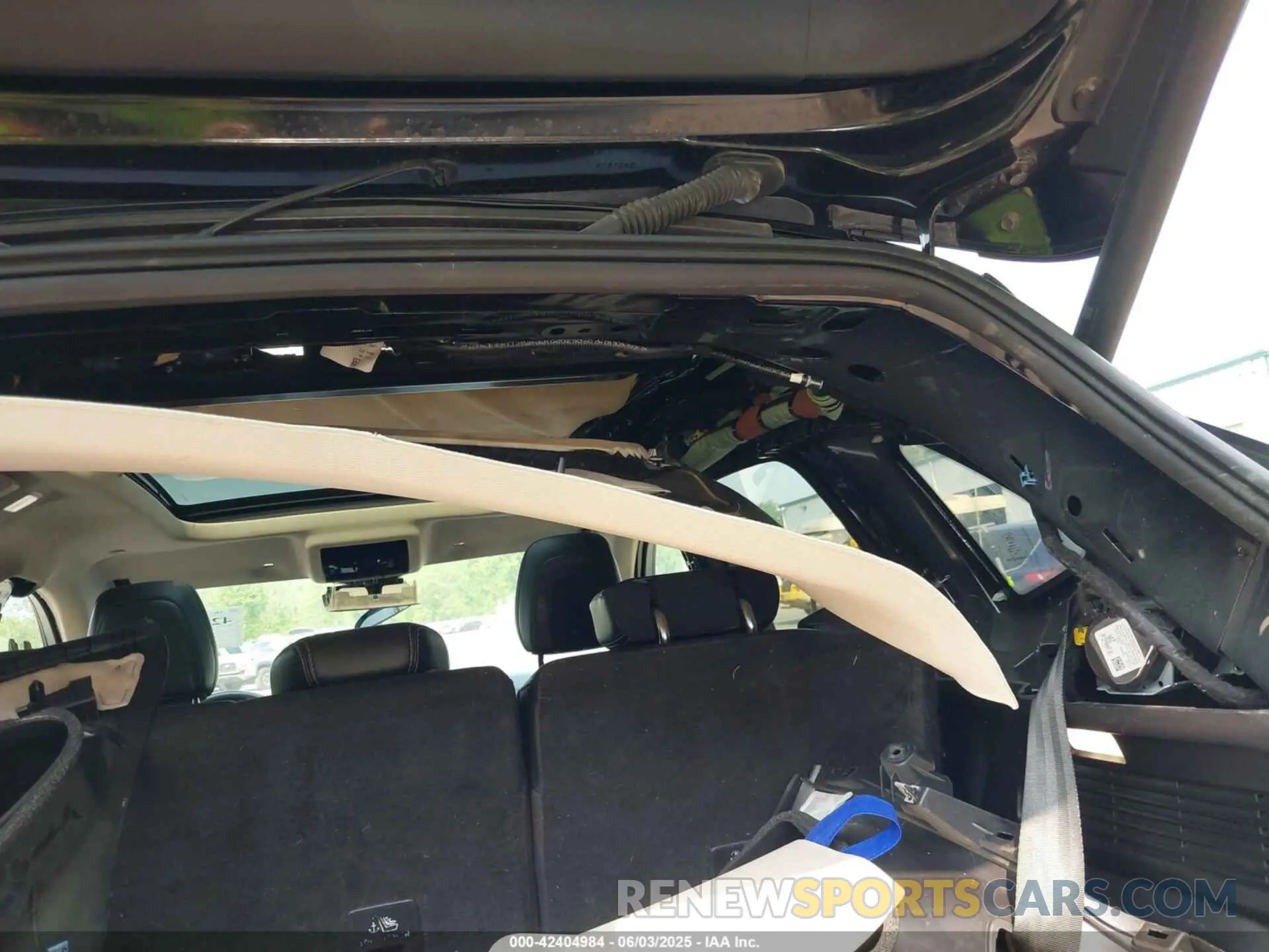 17 Photograph of a damaged car 1FMCU9BZ4LUC25970 FORD ESCAPE 2020