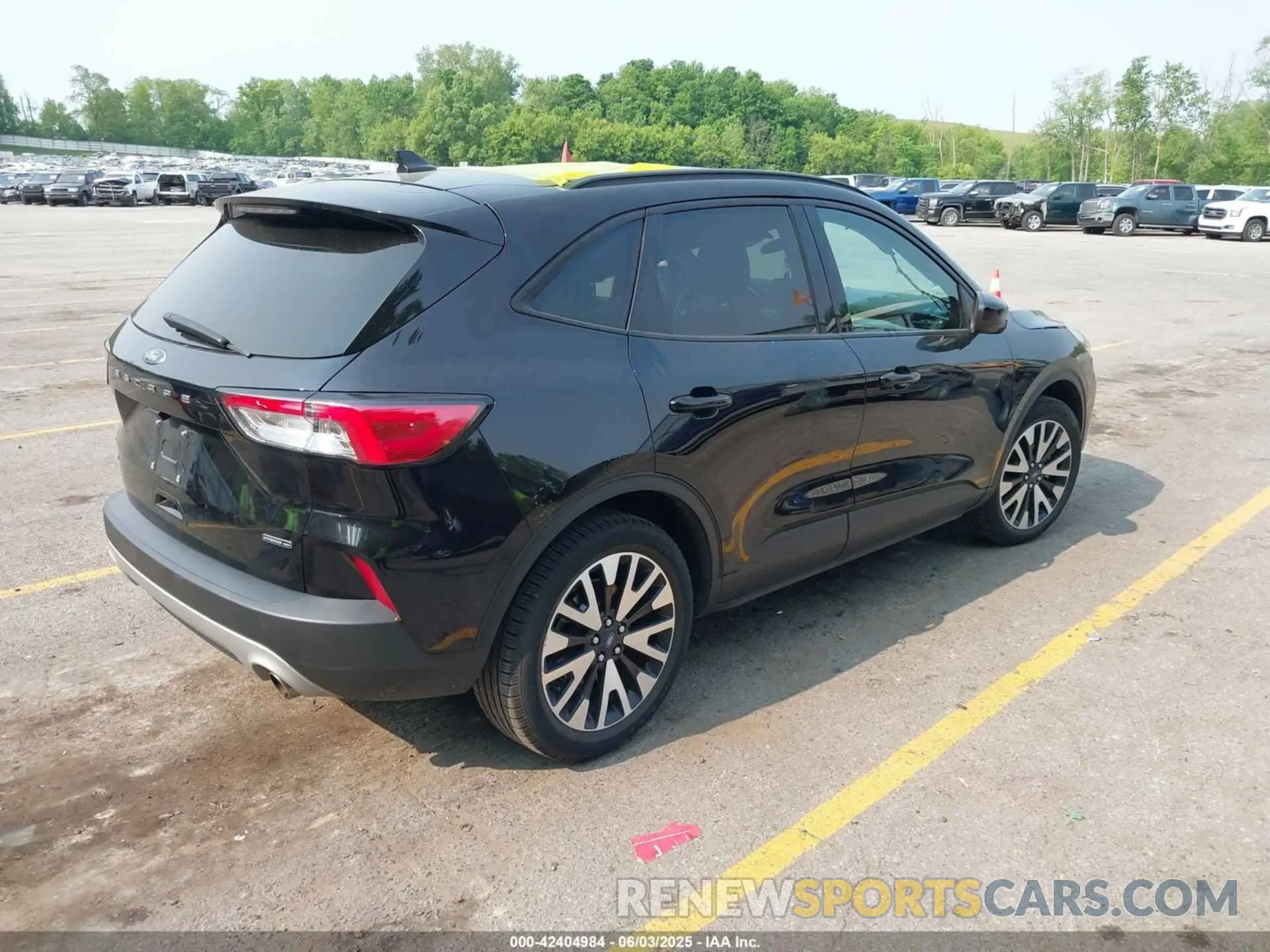 4 Photograph of a damaged car 1FMCU9BZ4LUC25970 FORD ESCAPE 2020