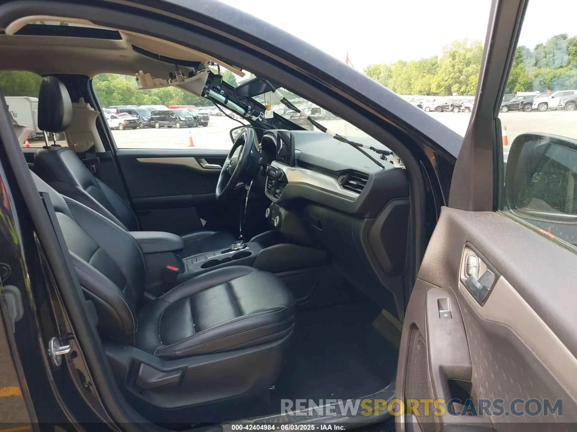 5 Photograph of a damaged car 1FMCU9BZ4LUC25970 FORD ESCAPE 2020