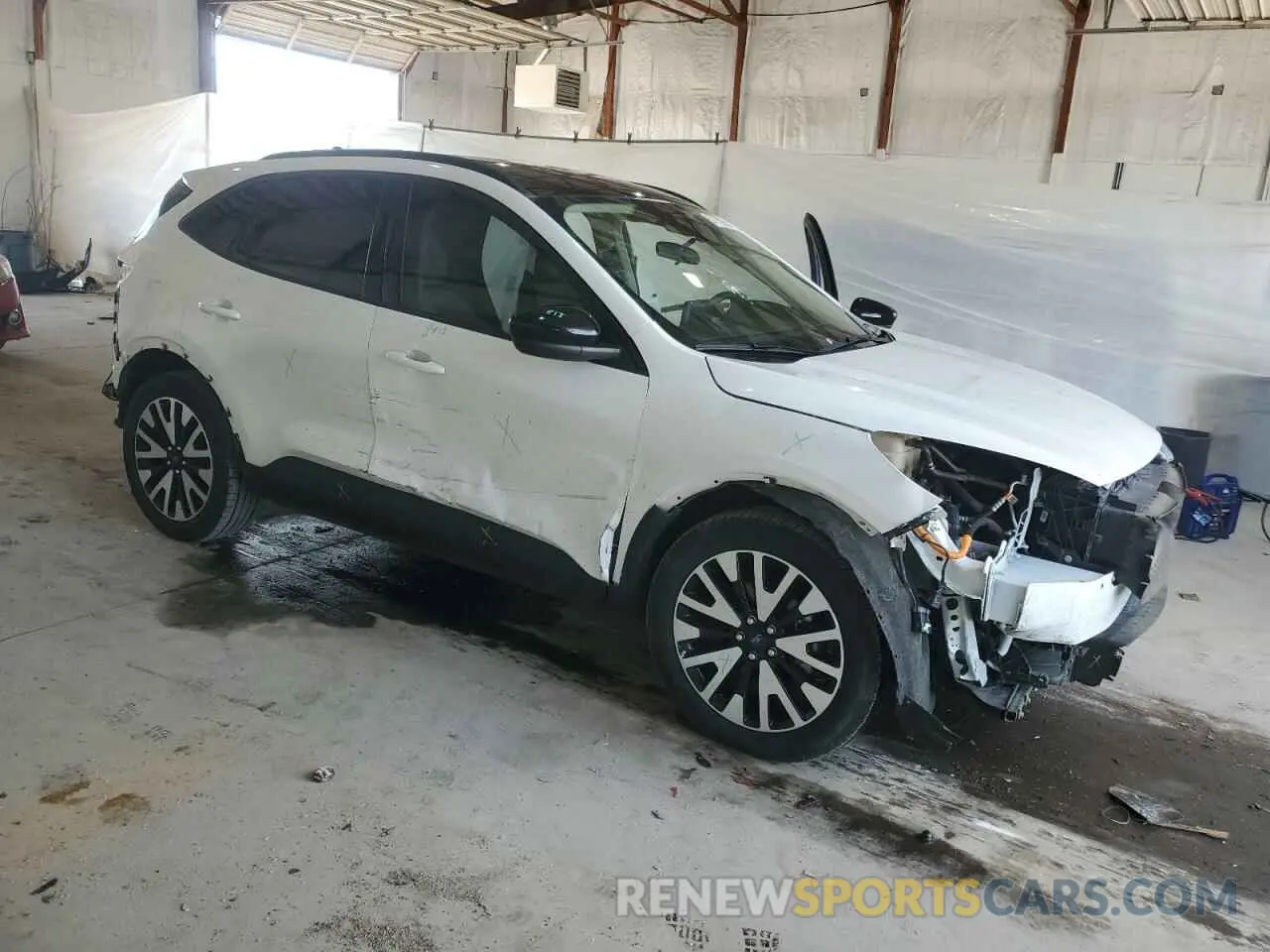 4 Photograph of a damaged car 1FMCU9BZ5LUC14427 FORD ESCAPE 2020