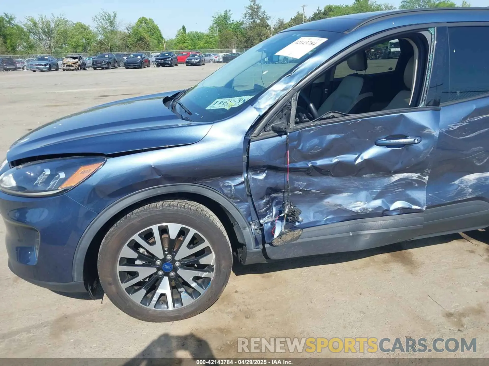 6 Photograph of a damaged car 1FMCU9BZ6LUC38008 FORD ESCAPE 2020