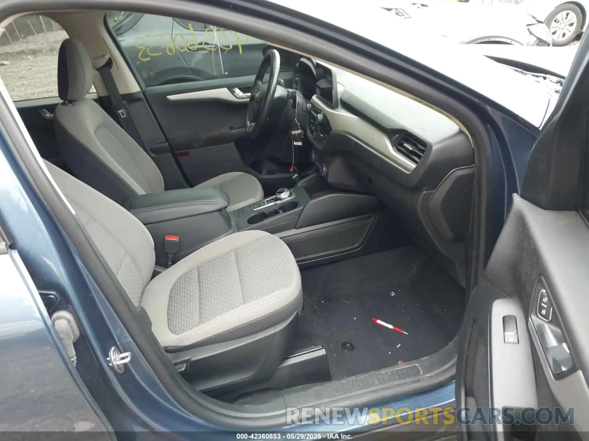 5 Photograph of a damaged car 1FMCU9BZ6LUC60607 FORD ESCAPE 2020
