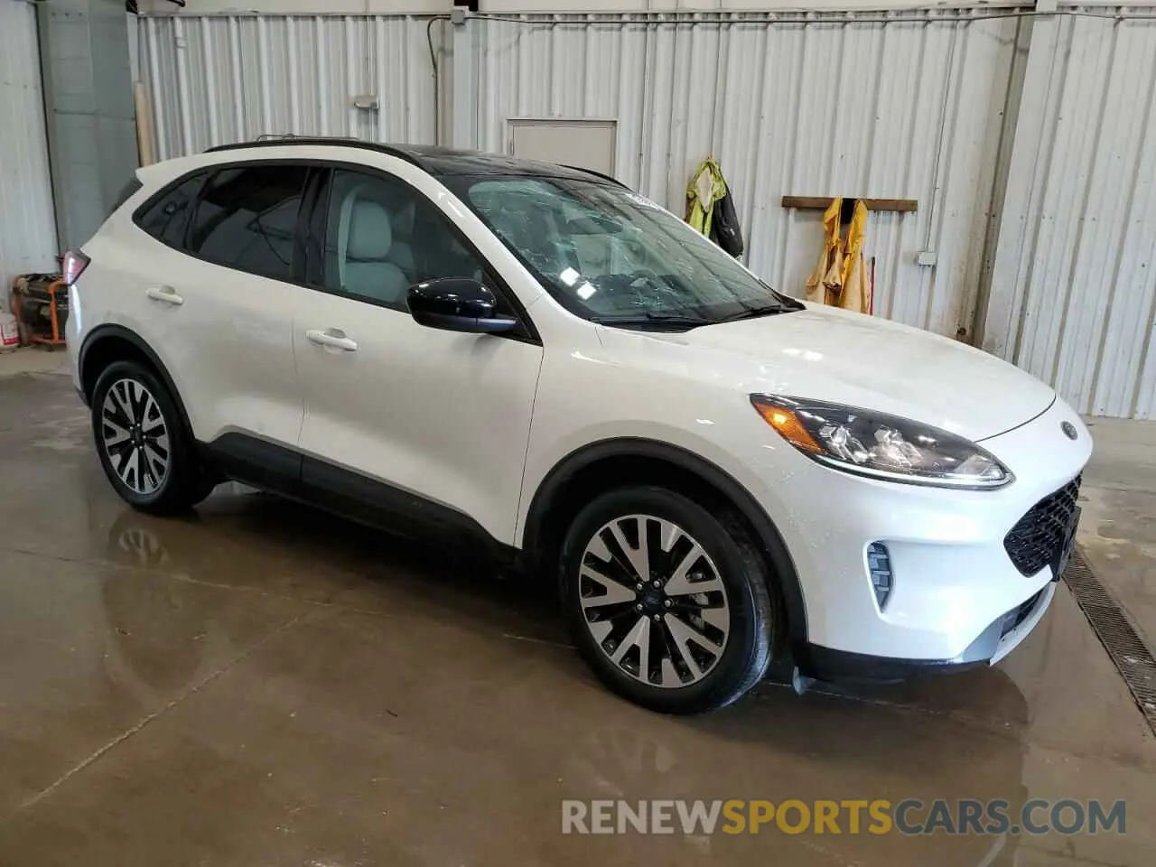 4 Photograph of a damaged car 1FMCU9BZ7LUC52290 FORD ESCAPE 2020
