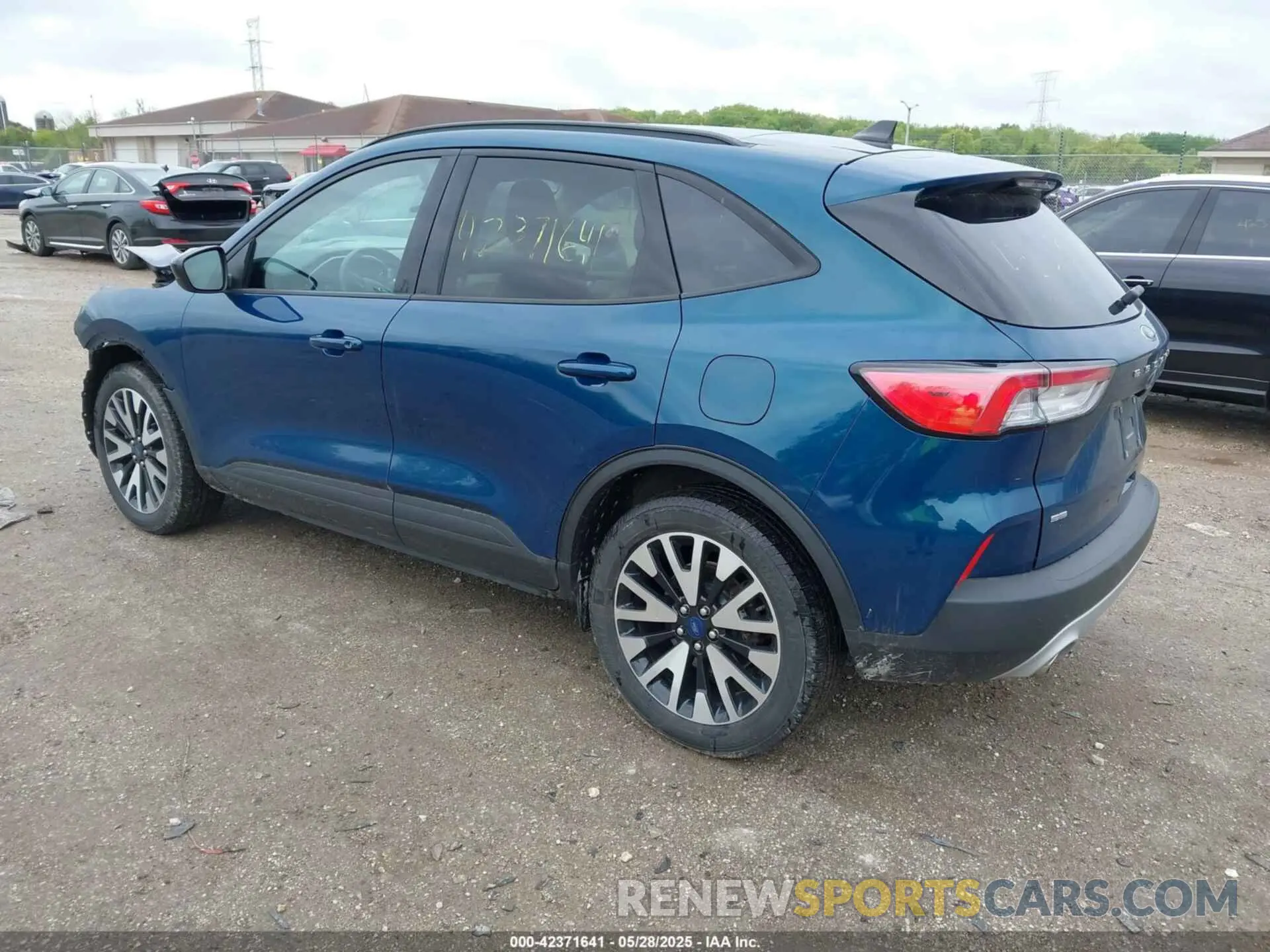3 Photograph of a damaged car 1FMCU9BZ8LUC13160 FORD ESCAPE 2020