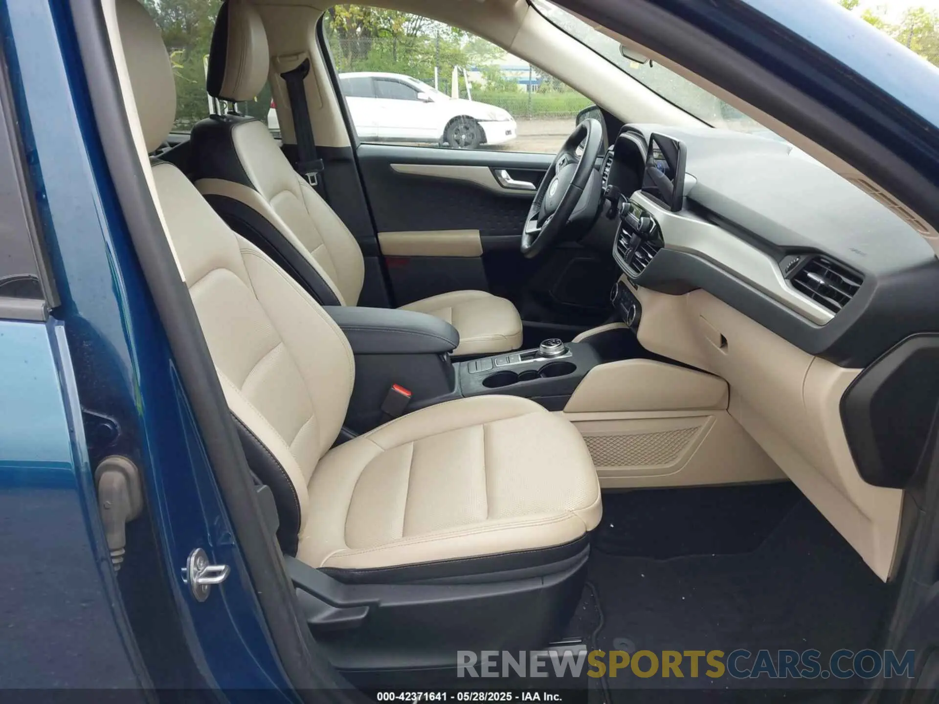 5 Photograph of a damaged car 1FMCU9BZ8LUC13160 FORD ESCAPE 2020
