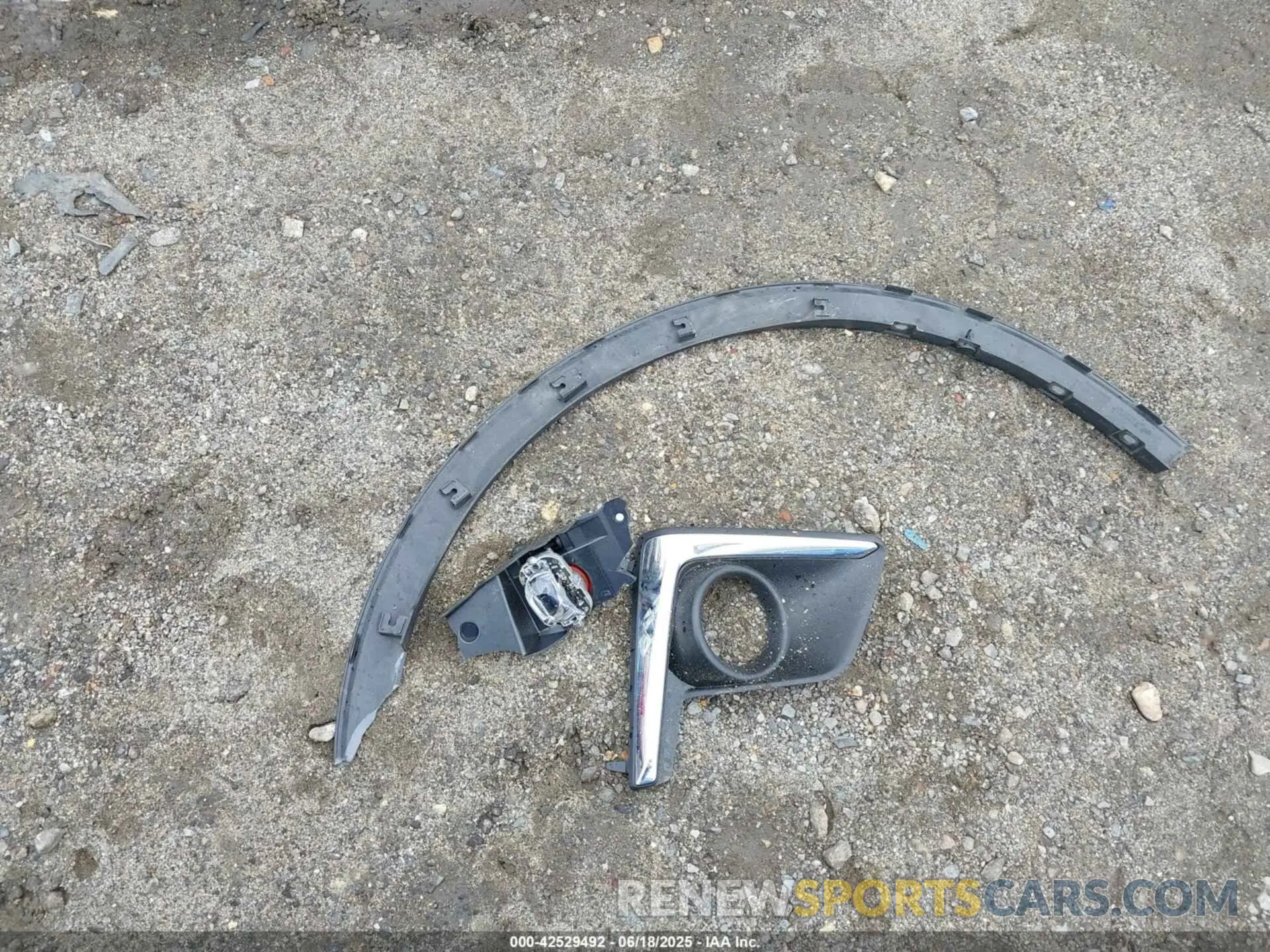 12 Photograph of a damaged car 1FMCU9DZ1LUA12889 FORD ESCAPE 2020