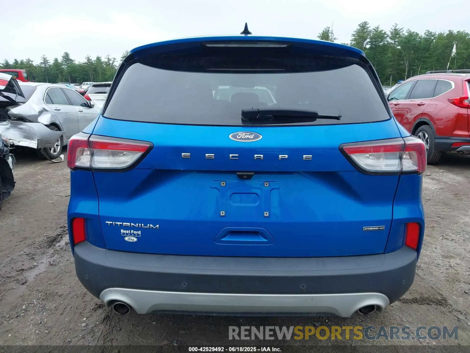 17 Photograph of a damaged car 1FMCU9DZ1LUA12889 FORD ESCAPE 2020