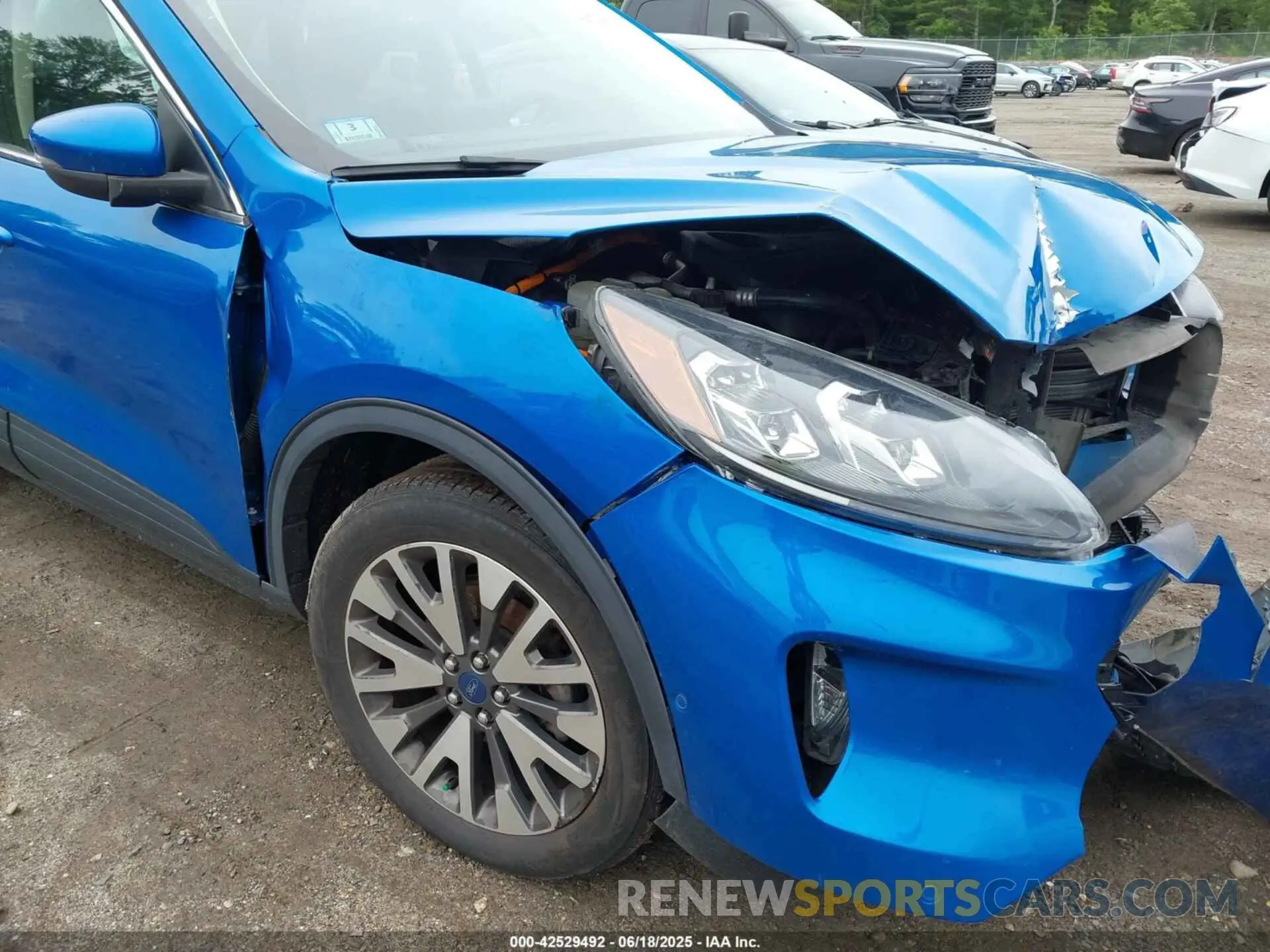 18 Photograph of a damaged car 1FMCU9DZ1LUA12889 FORD ESCAPE 2020