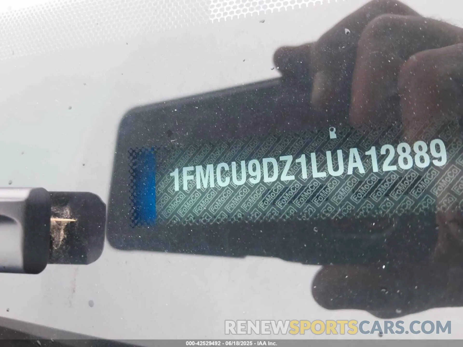 9 Photograph of a damaged car 1FMCU9DZ1LUA12889 FORD ESCAPE 2020