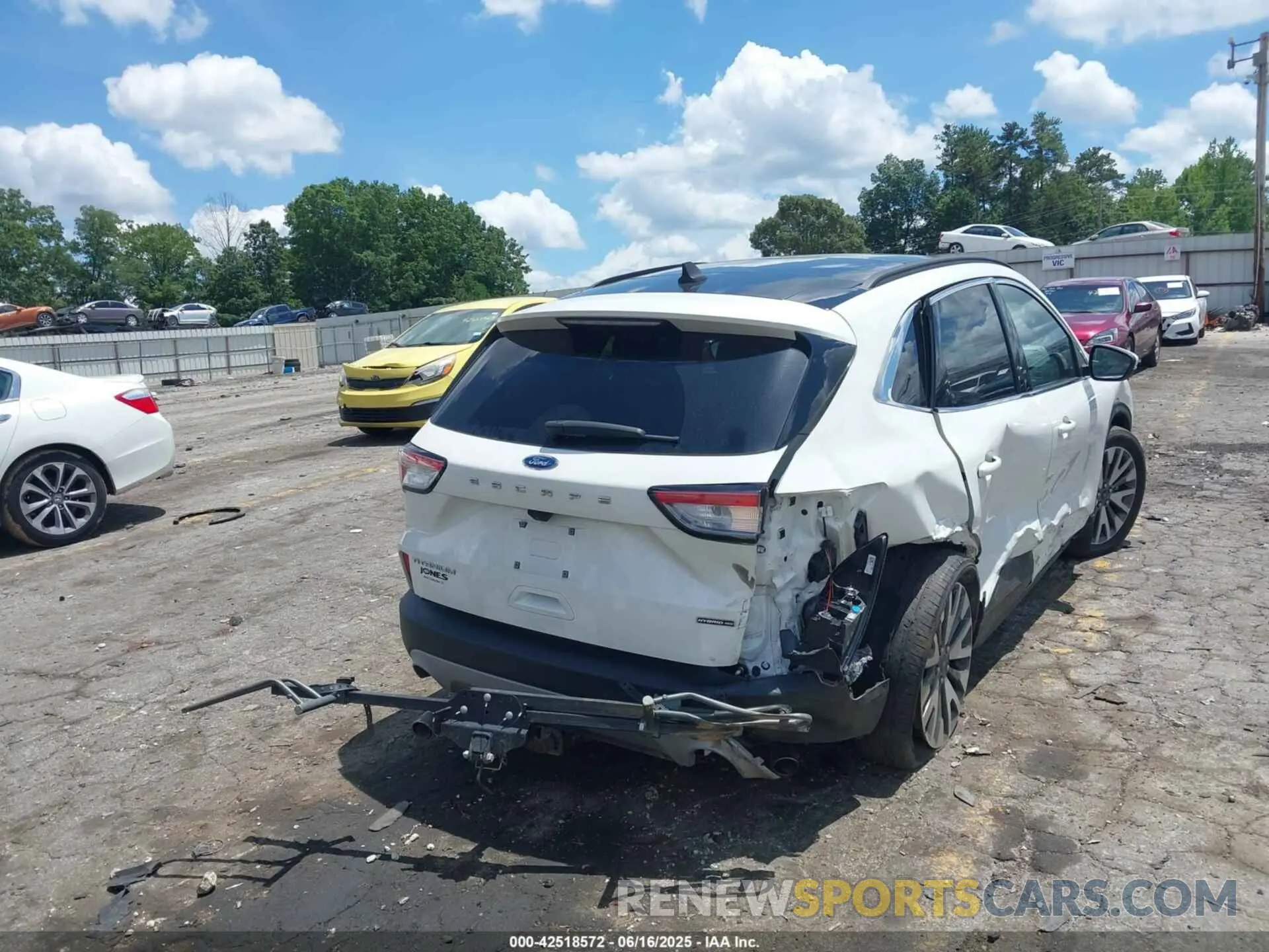 4 Photograph of a damaged car 1FMCU9DZ7LUB56124 FORD ESCAPE 2020