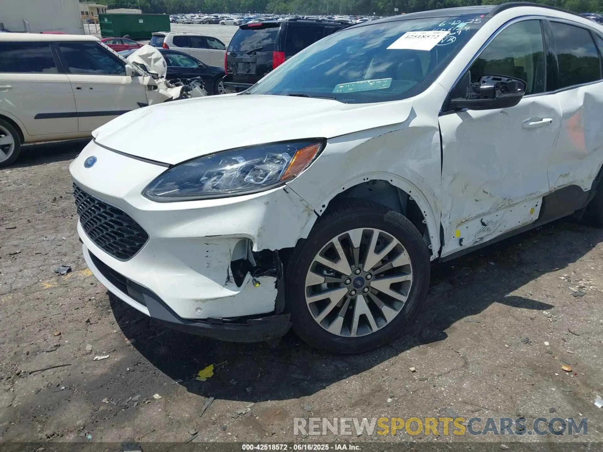 6 Photograph of a damaged car 1FMCU9DZ7LUB56124 FORD ESCAPE 2020