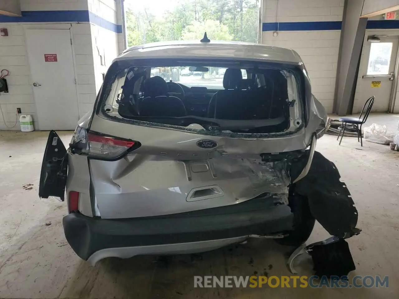 6 Photograph of a damaged car 1FMCU9F6XLUB40163 FORD ESCAPE 2020