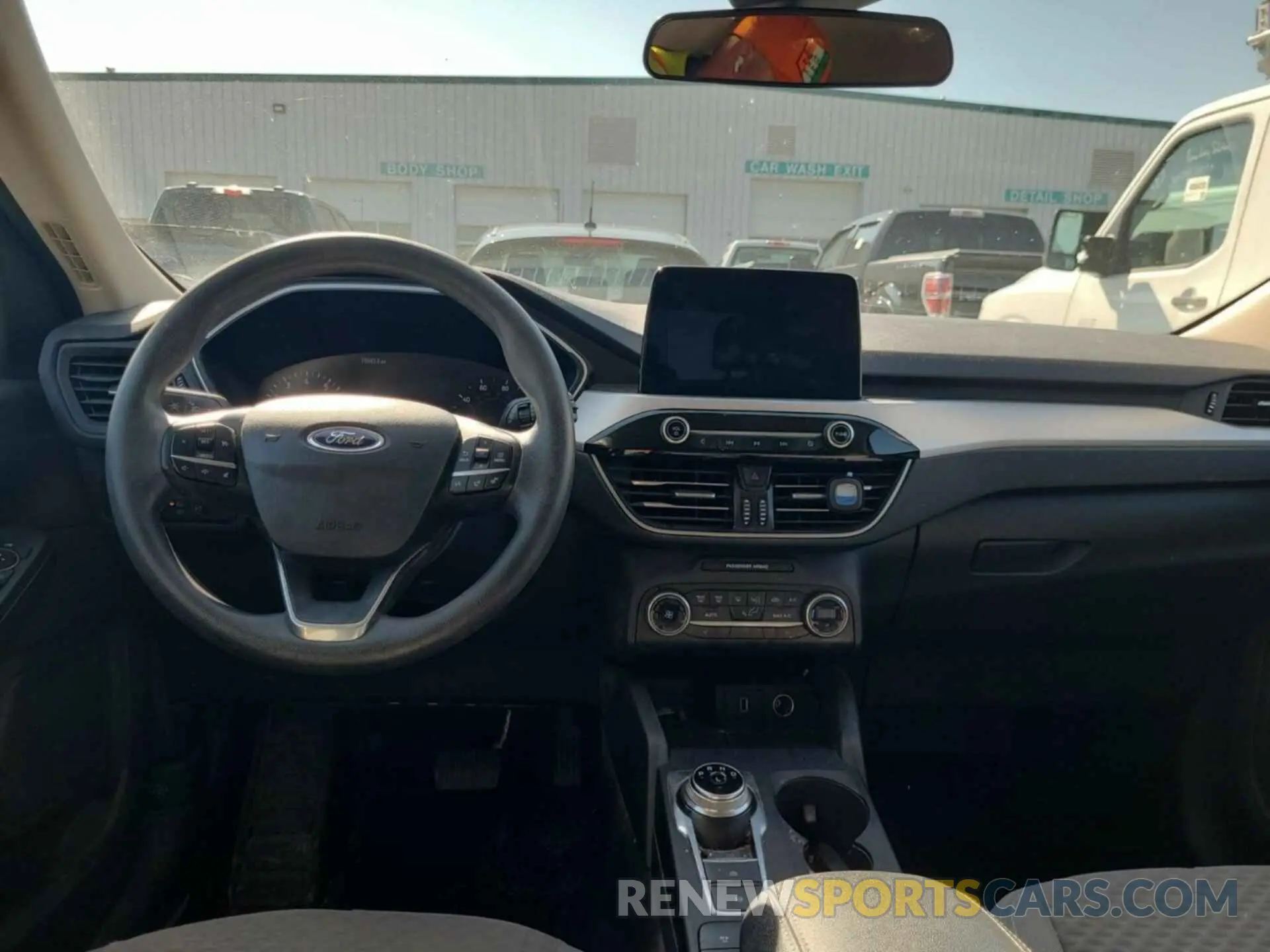 29 Photograph of a damaged car 1FMCU9G60LUB25721 FORD ESCAPE 2020
