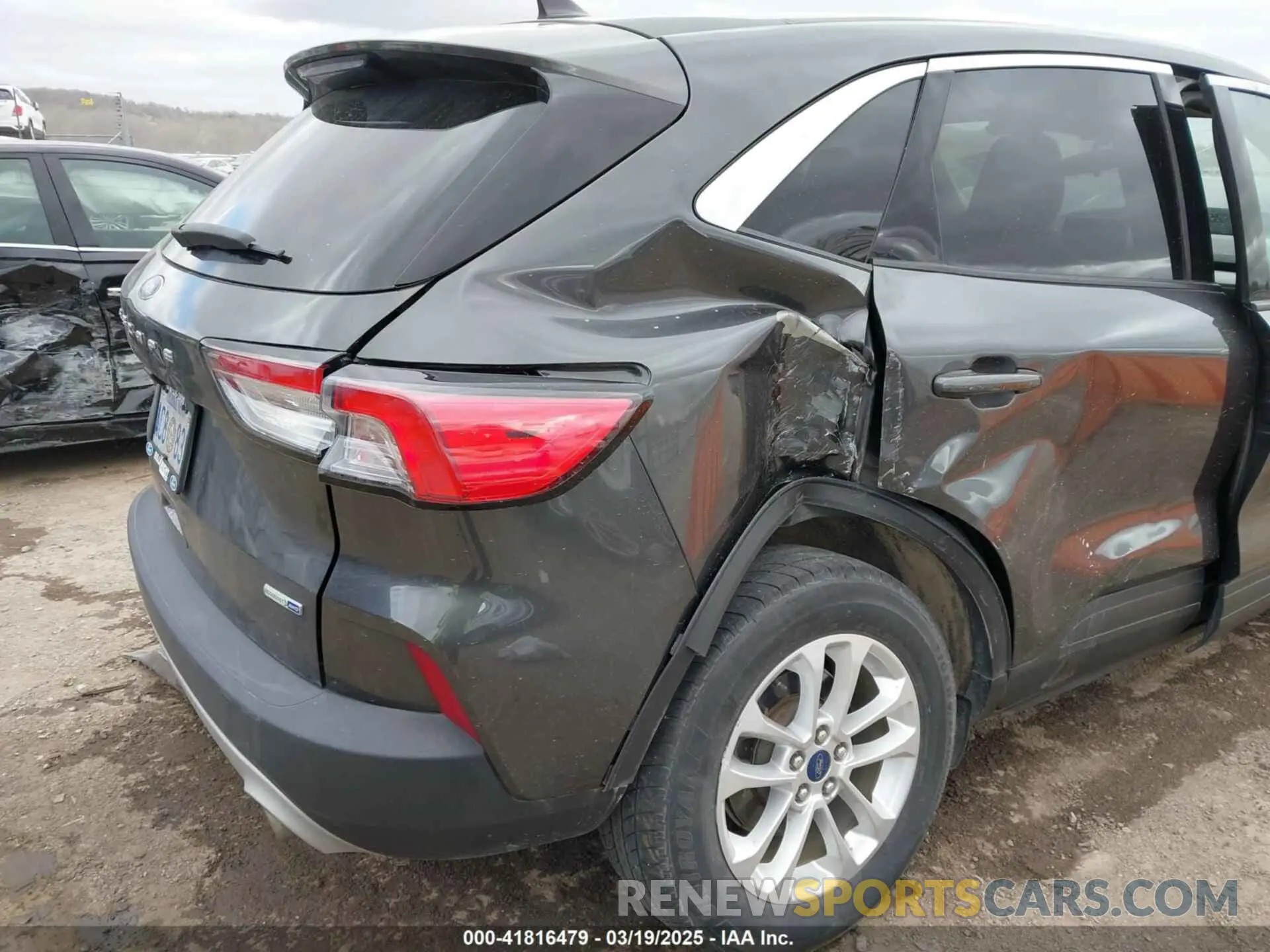 6 Photograph of a damaged car 1FMCU9G60LUC19985 FORD ESCAPE 2020