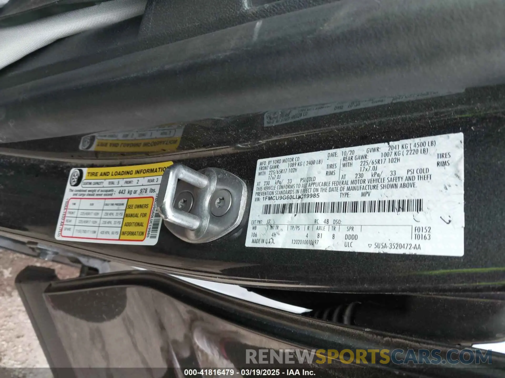 9 Photograph of a damaged car 1FMCU9G60LUC19985 FORD ESCAPE 2020